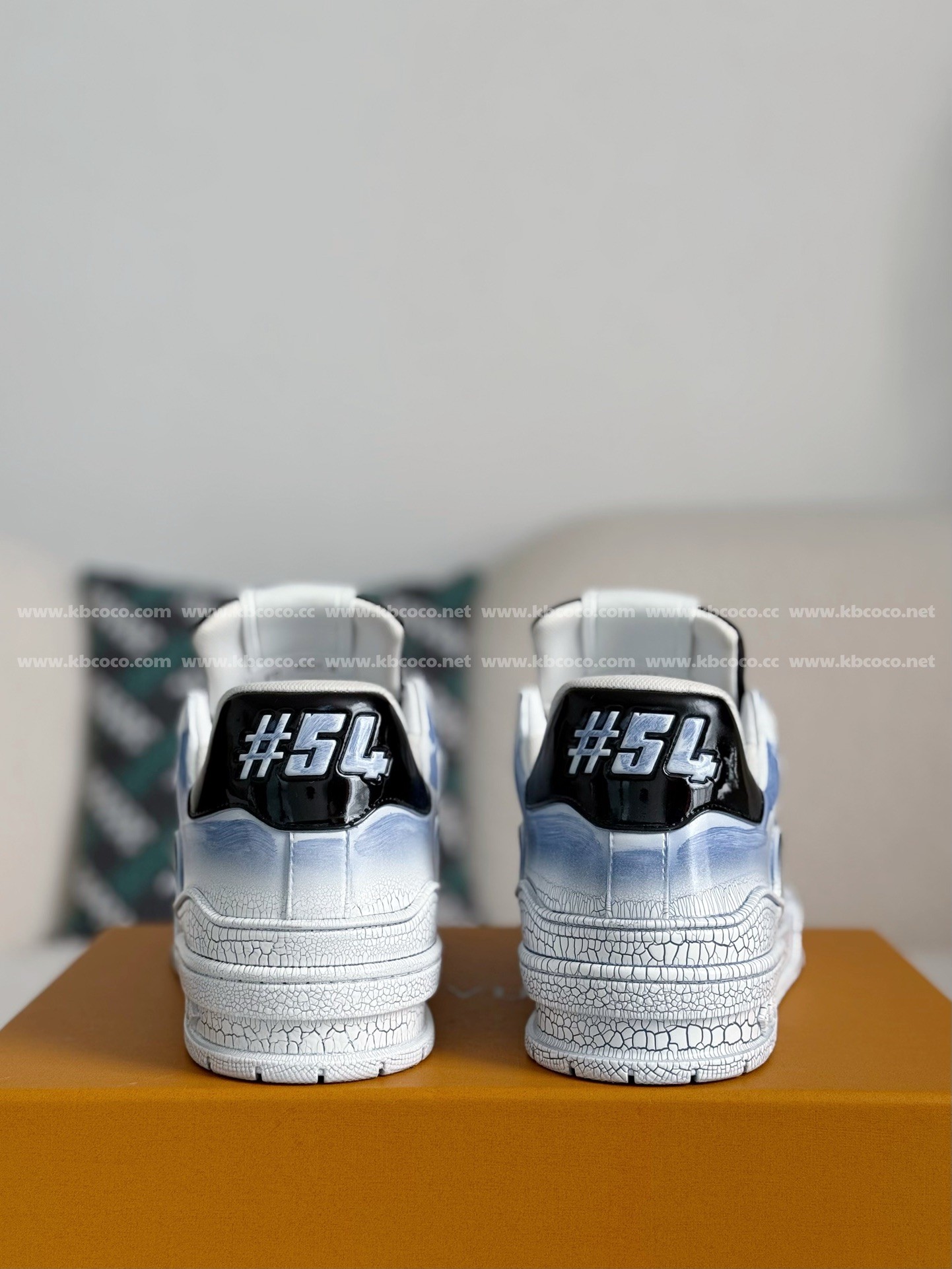 【#4492】 LOUIS VUITTON TRAINER SNEAKERS