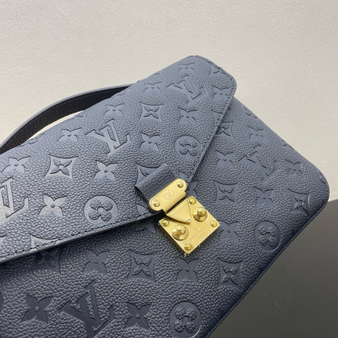 LOUIS VUITTON Pochette Metis Postman bag/top quality M47142