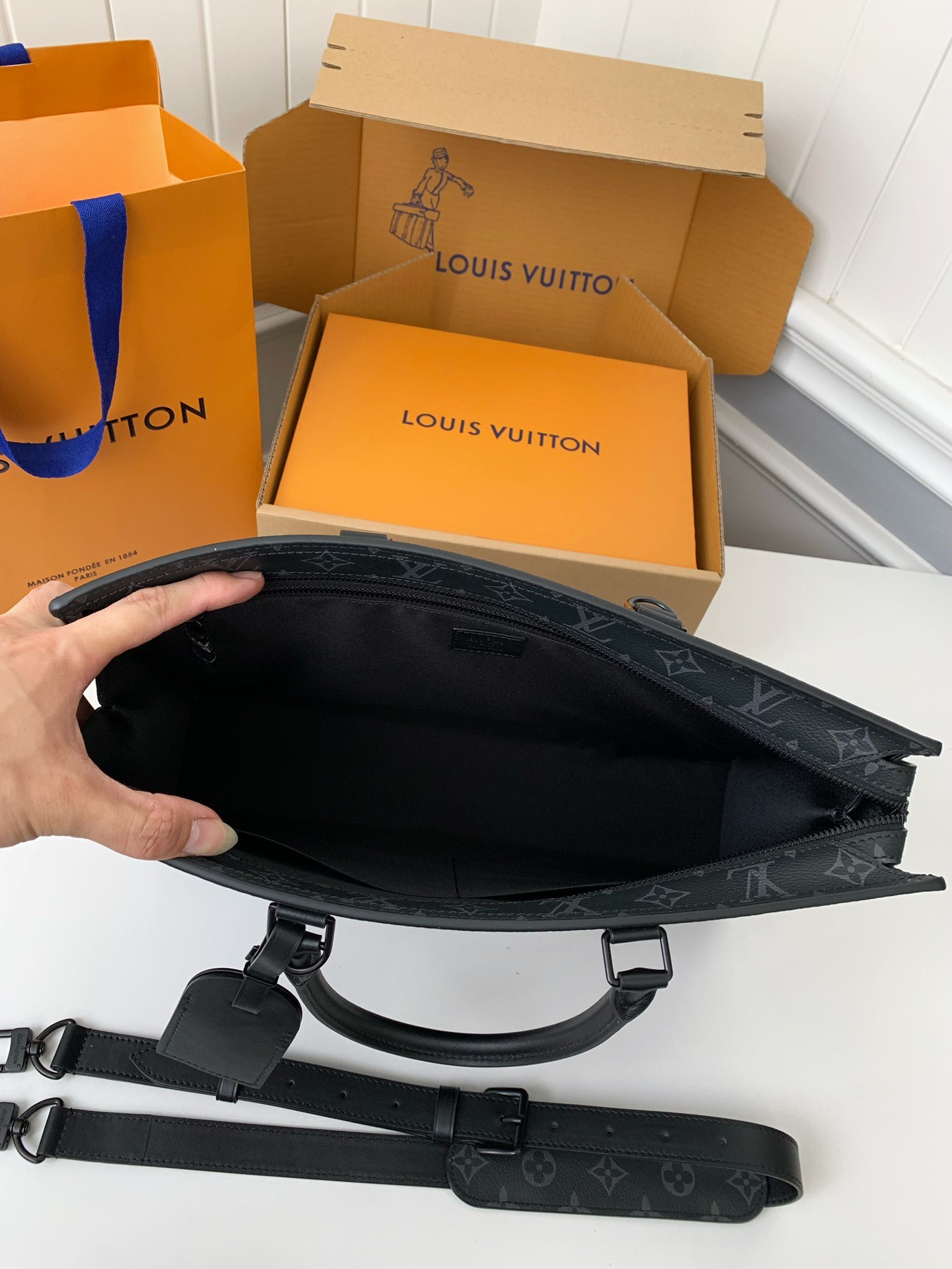 Louis Vuitton's new Sac Plat HorizontalZippé men's black flower briefcase M45165