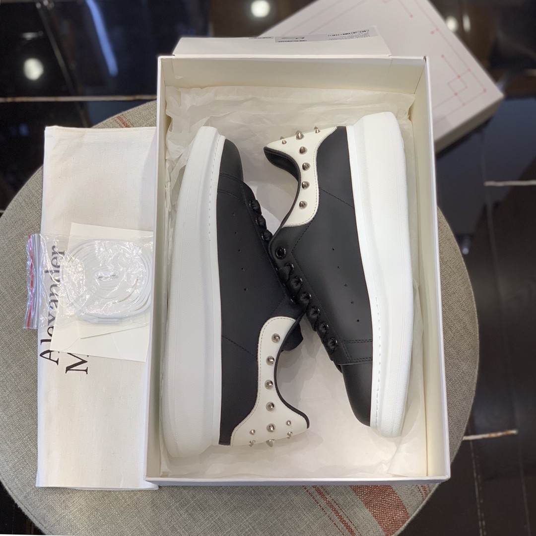 Alexander McQueen MQ Black Point tailSneakers