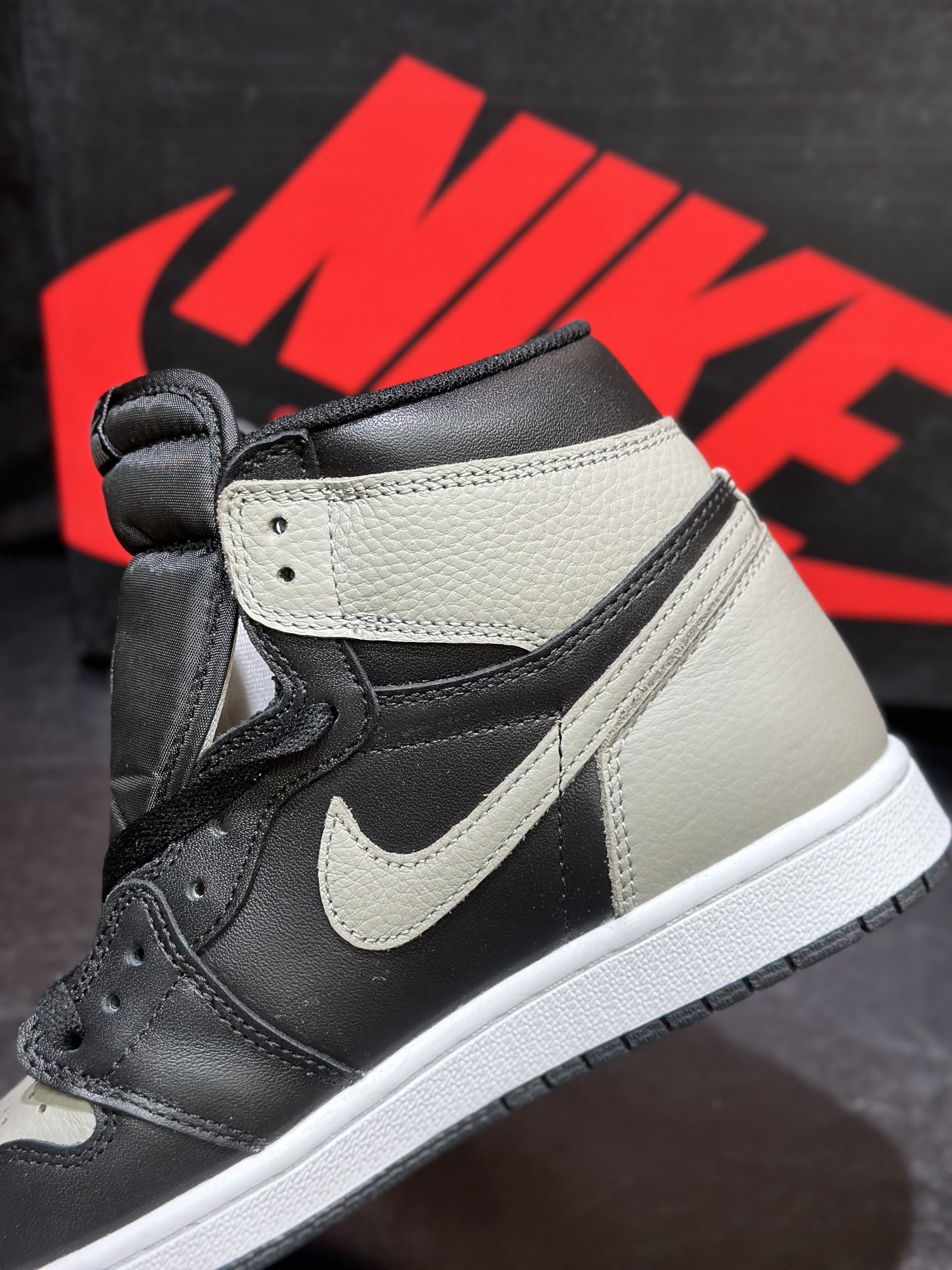 Air Jordan 1 Retro High OG Shadow Black Grey