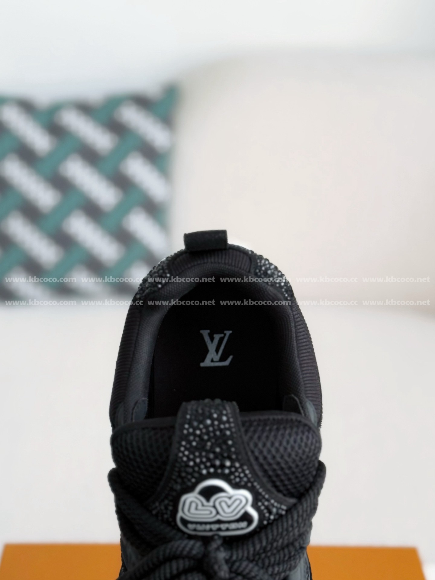 【#4637】 LOUIS VUITTON RUNNER TATIC SNEAKERS