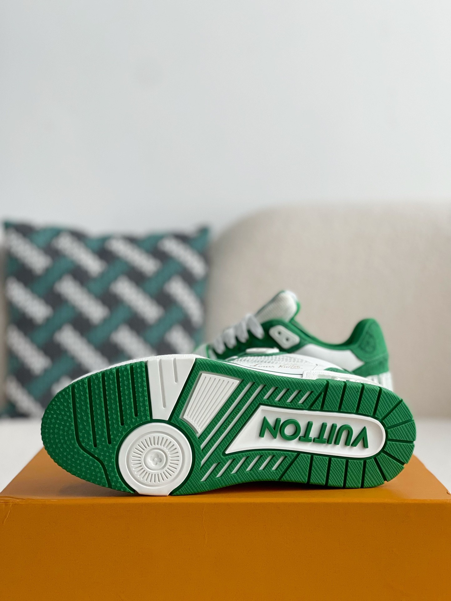 LOUIS VUITTON SNEAKERS