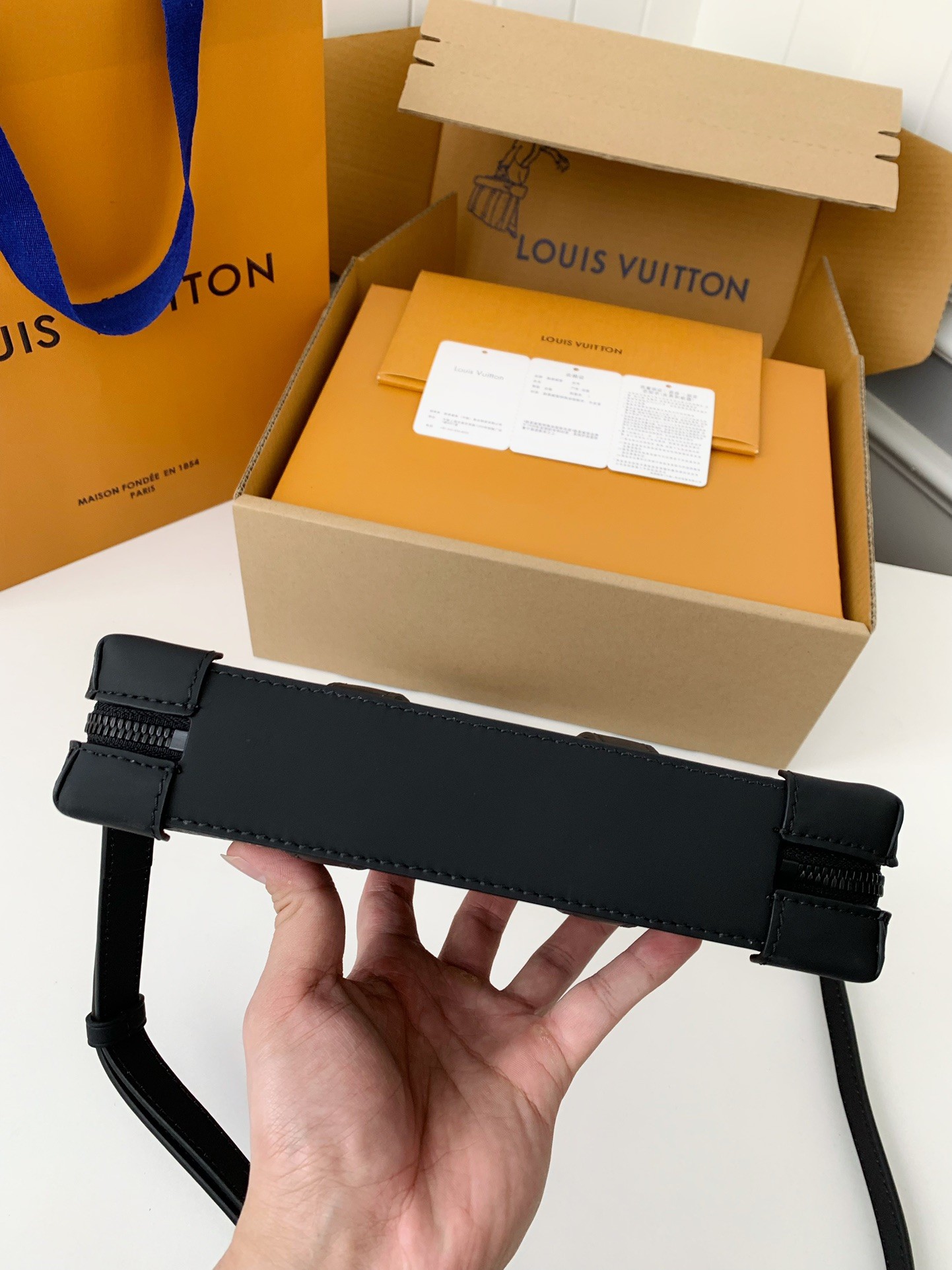 Louis Vuitton's new Sac Plat HorizontaZippé men's black flower briefcase M80224