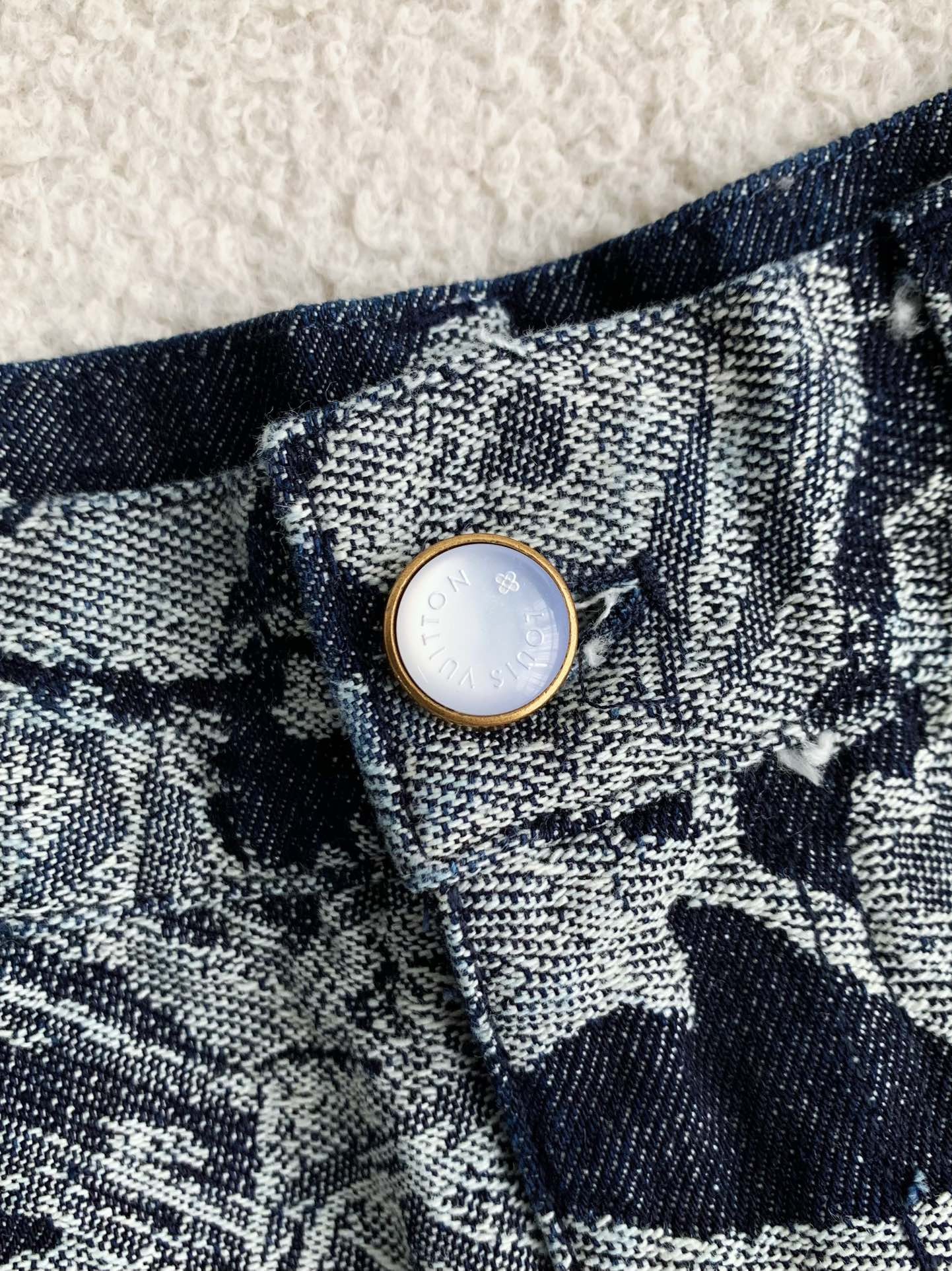 LOUlS VUITTON Jean shorts