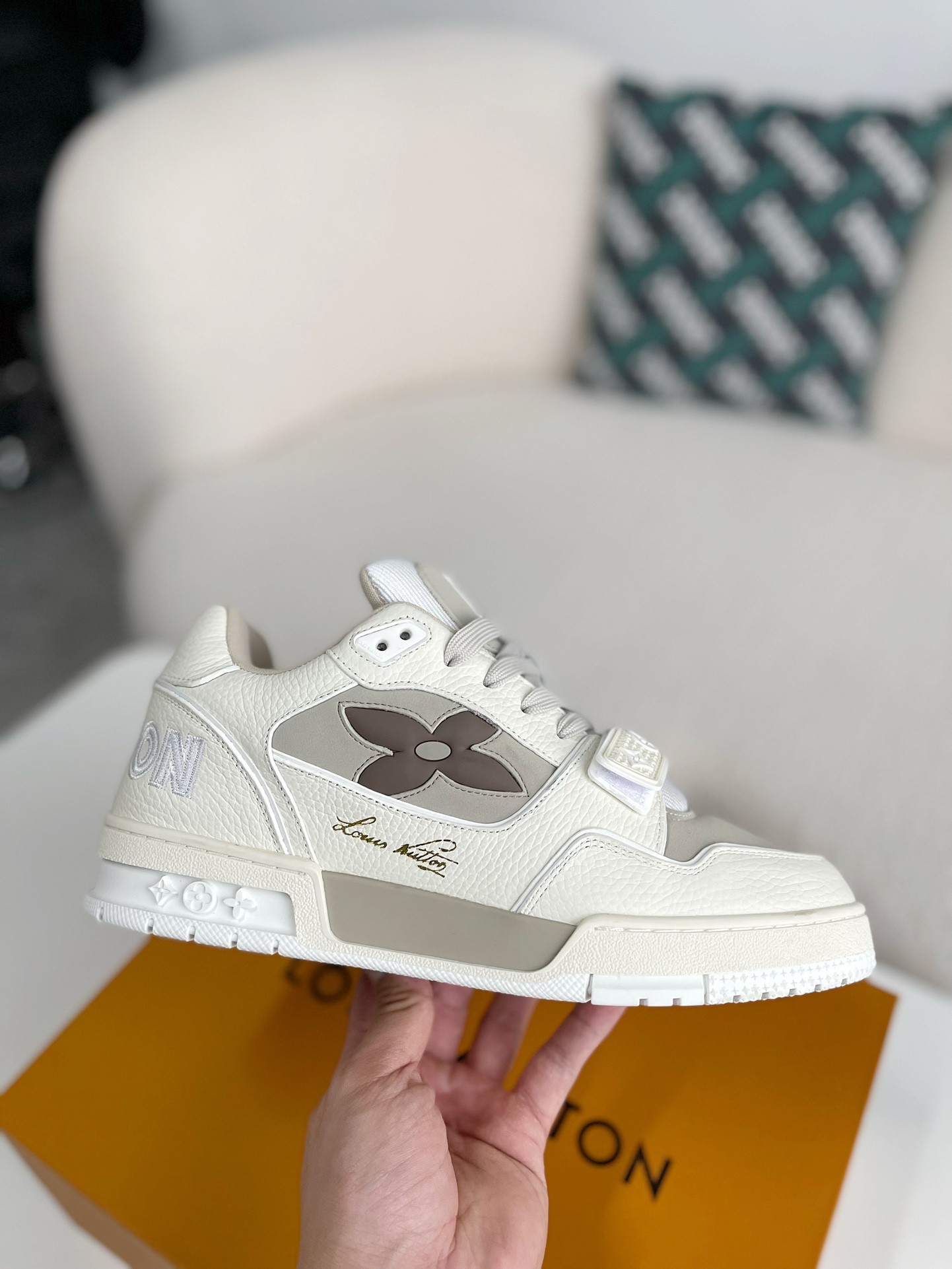 [#3343」 LOUIS VUITTON TRAINER SNEAKERS
