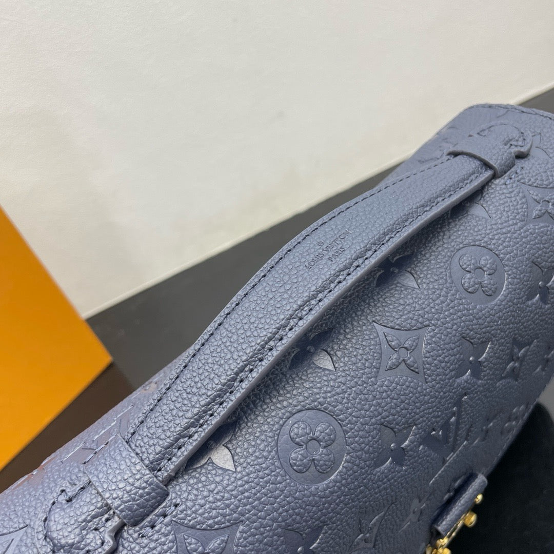 LOUIS VUITTON Pochette Metis Postman bag/top quality M47142