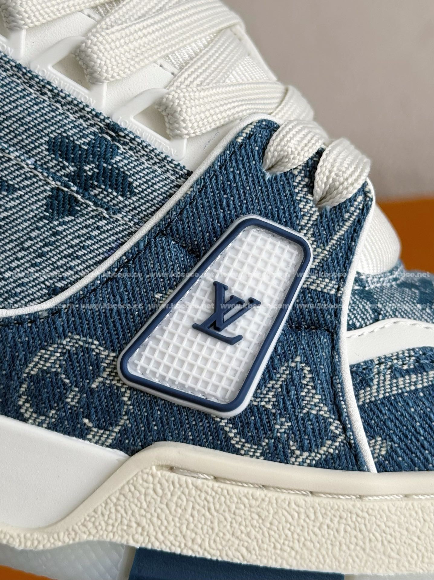 【#4115】 LOUIS VUITTON RUNNER TATIC SNEAKERS