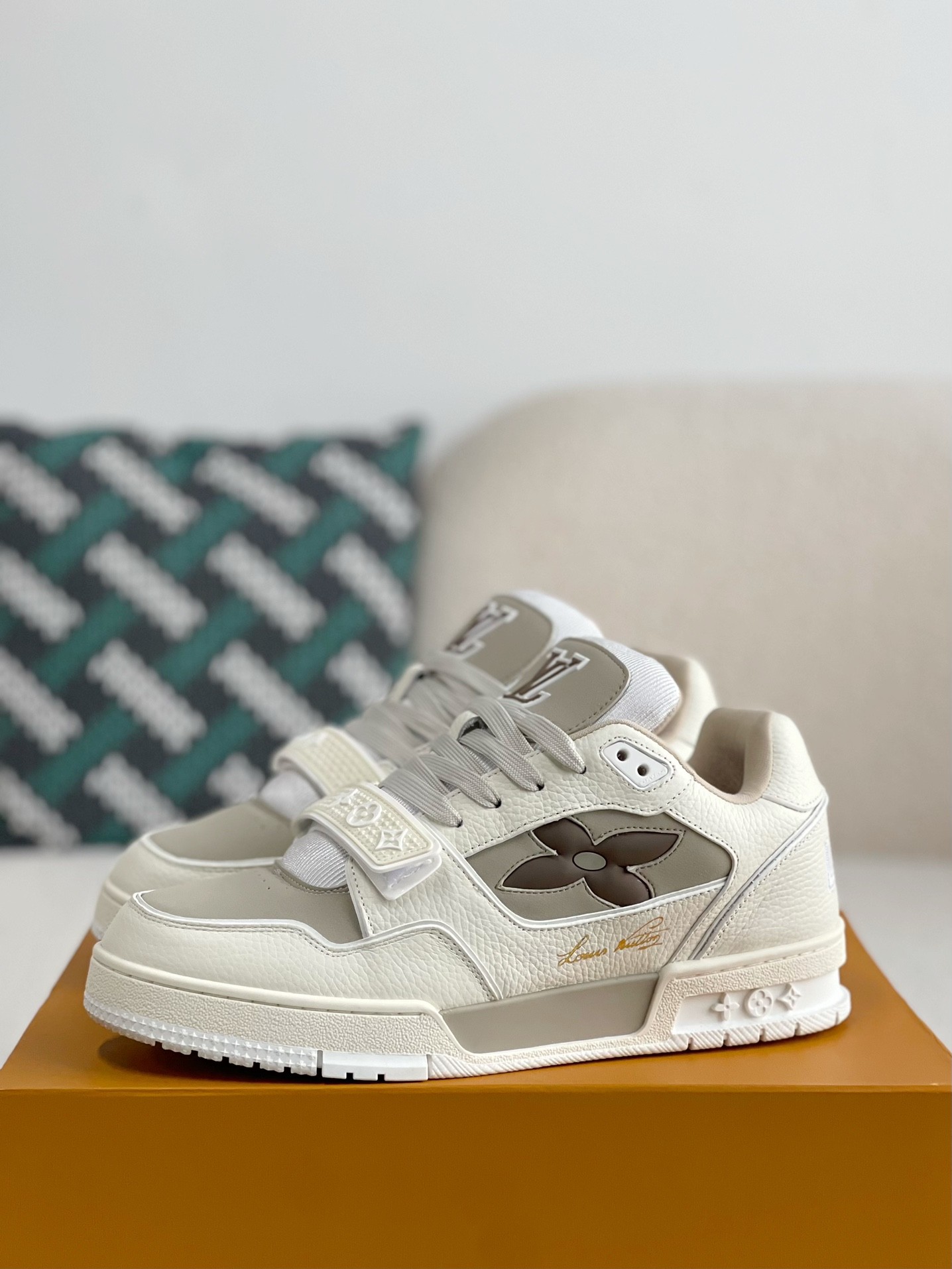 [#3343」 LOUIS VUITTON TRAINER SNEAKERS