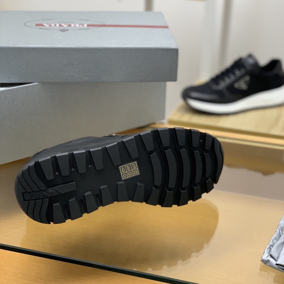 【#628】 Prada Sneakers