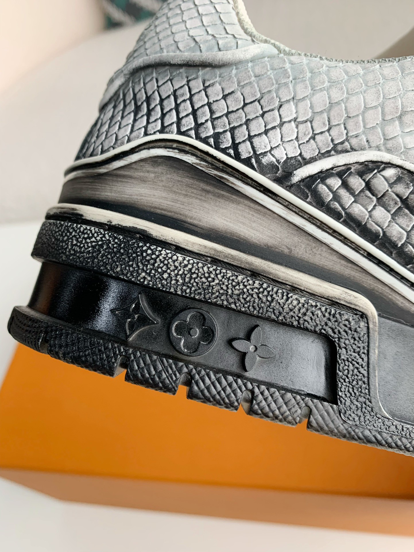 [#3315」 LOUIS VUITTON TRAINER SNEAKERS