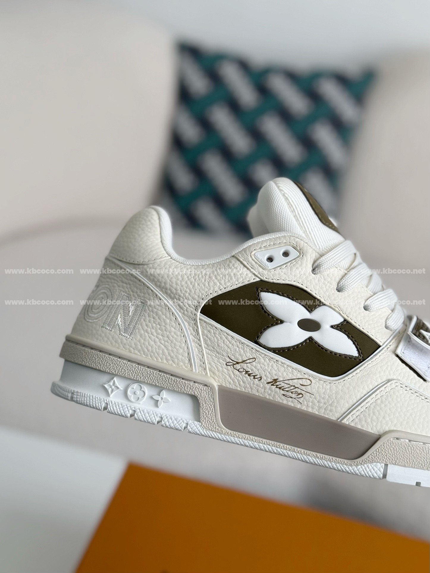 【#4116】 LOUIS VUITTON RUNNER TATIC SNEAKERS