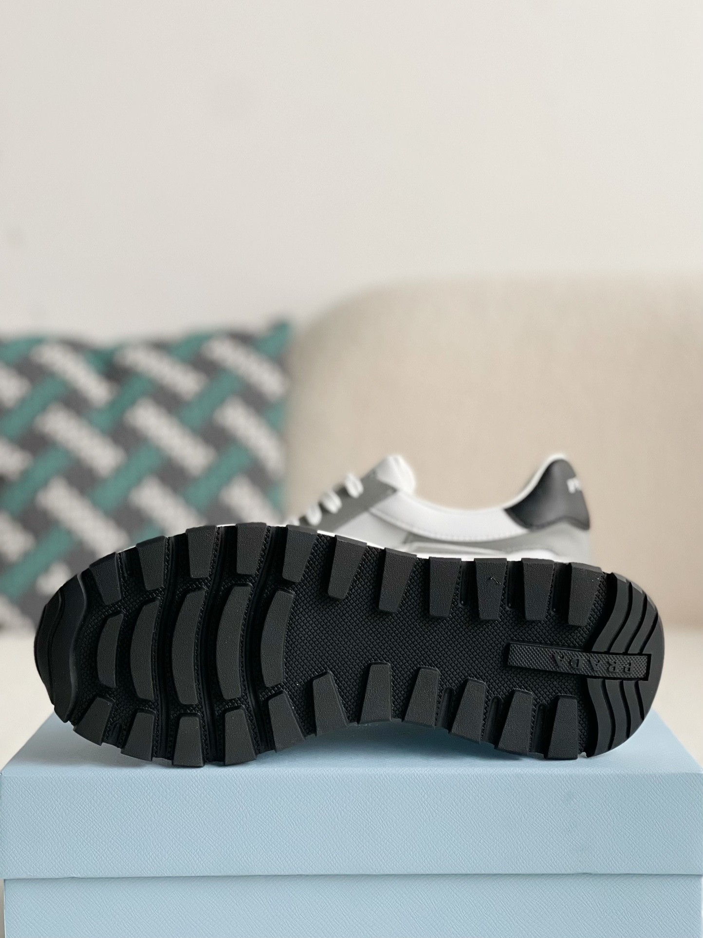 【#617】 Prada Sneakers