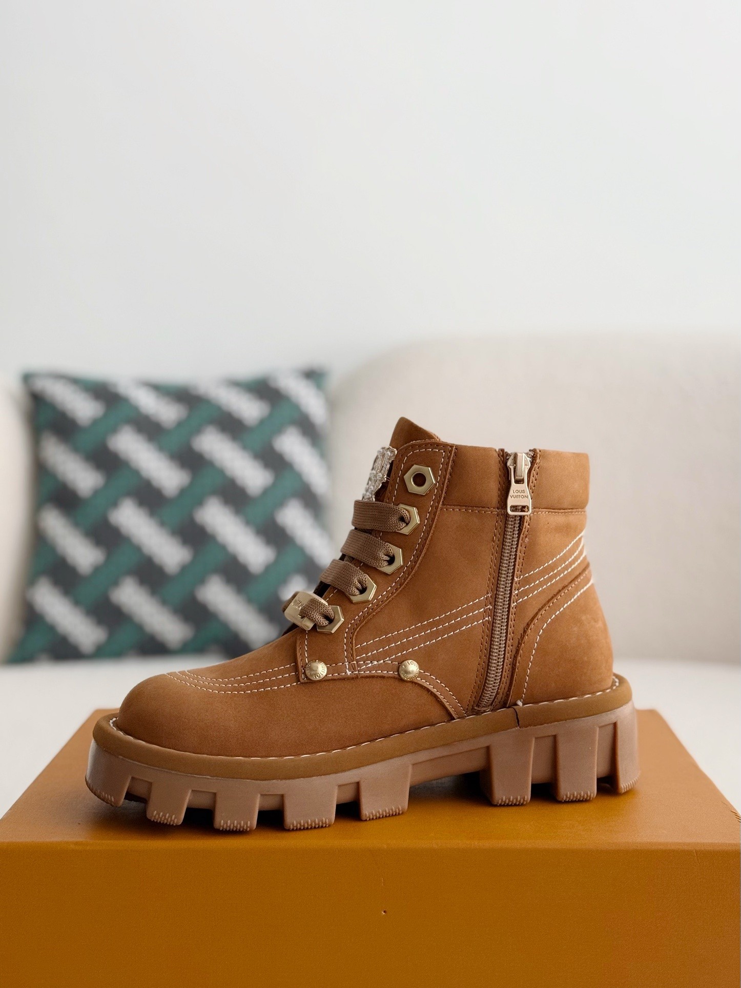 [#3717」 LOUIS VUITTON Round toe lace-up boots