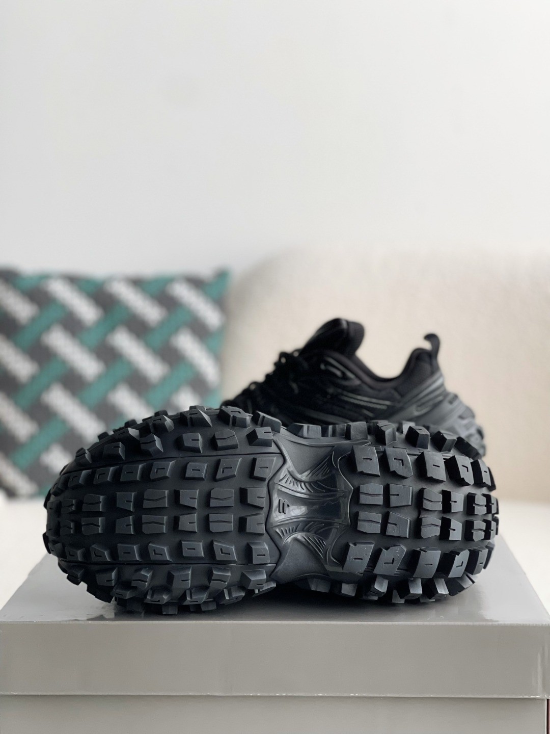 Balenciaga Bouncer Screw Sneakers