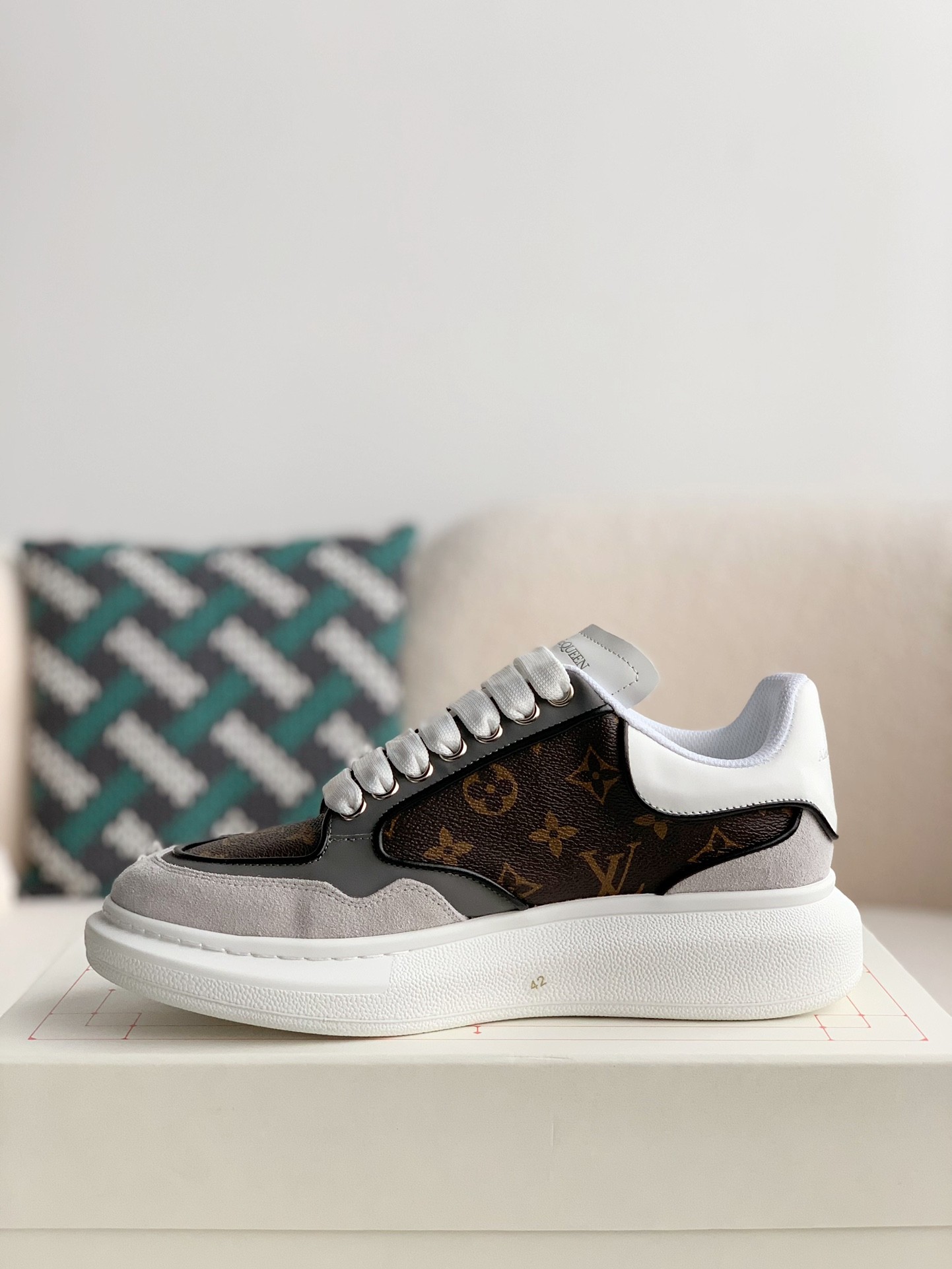 Alexander McQueen xLv versatile Sneakers