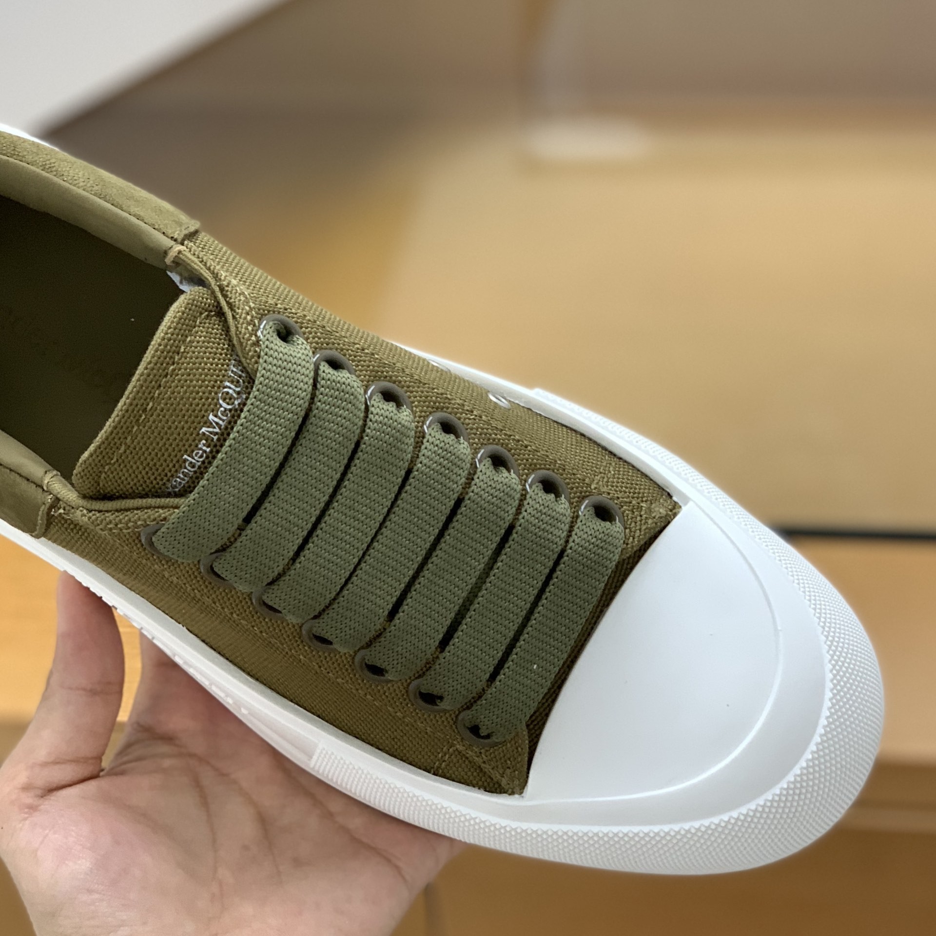 Alexander McQueen MQ olive green velvet tail Sneakers