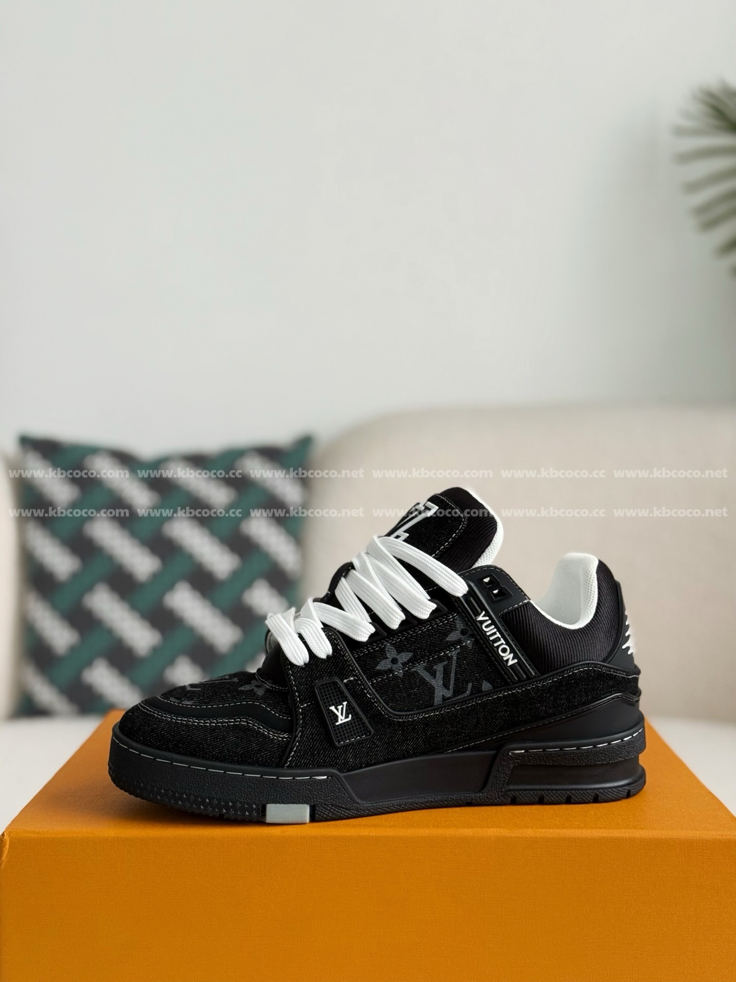 【#4635】 LOUIS VUITTON TRAINER SNEAKERS