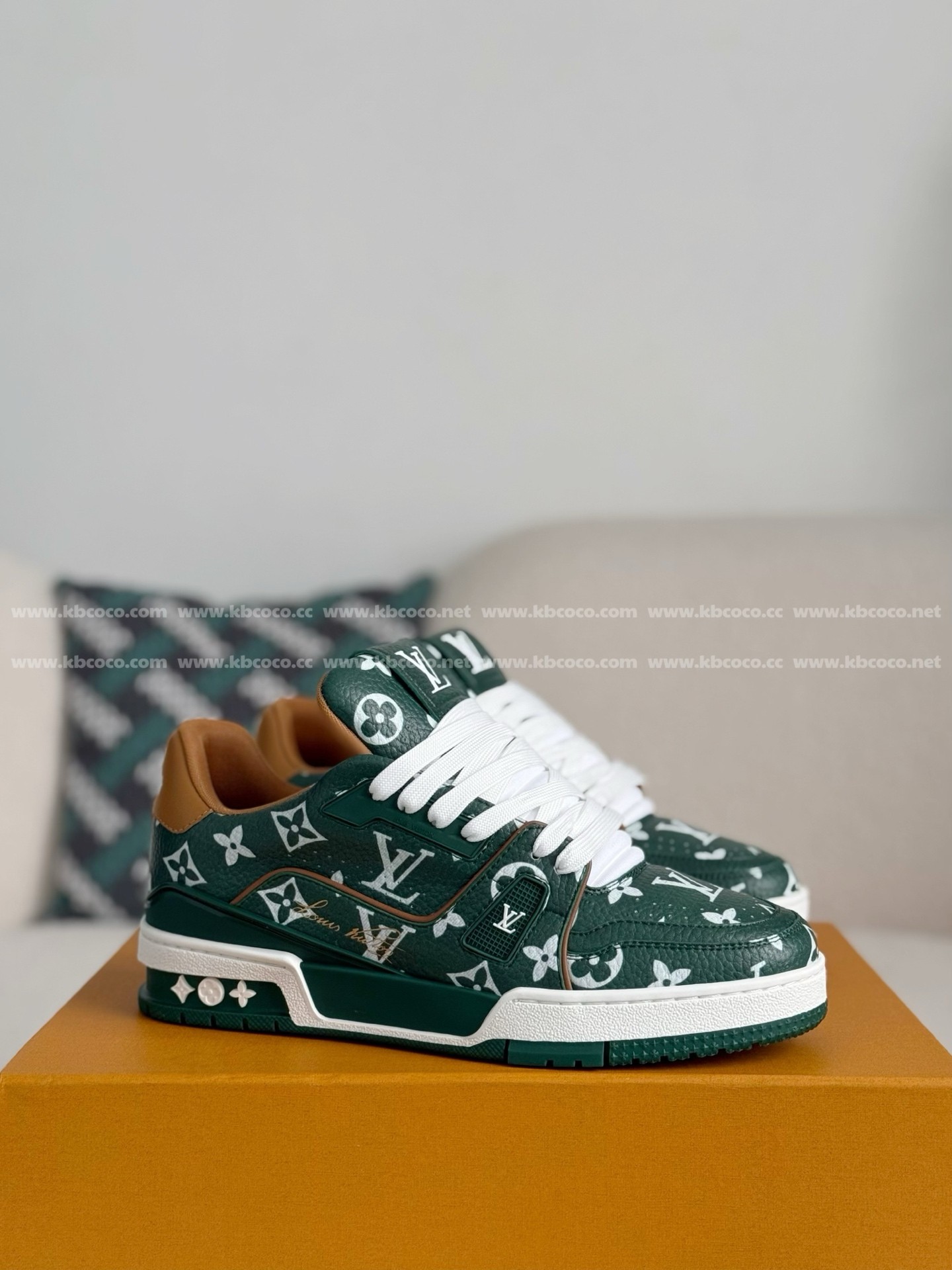 【#4538】 LOUIS VUITTON TRAINER SNEAKERS