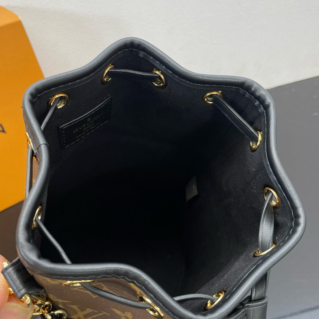 LOUIS VUITTON CANOÉ Bucket bag/top quality M83480