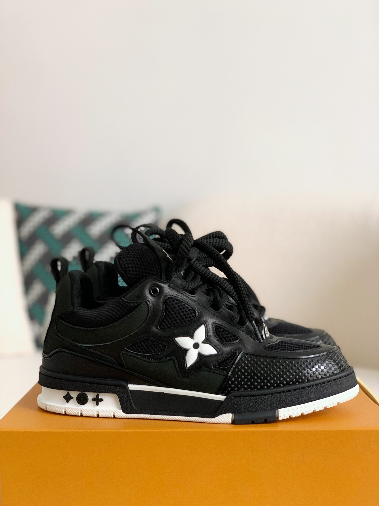 LOUIS VUITTON RUNNER TATIC SneakerS