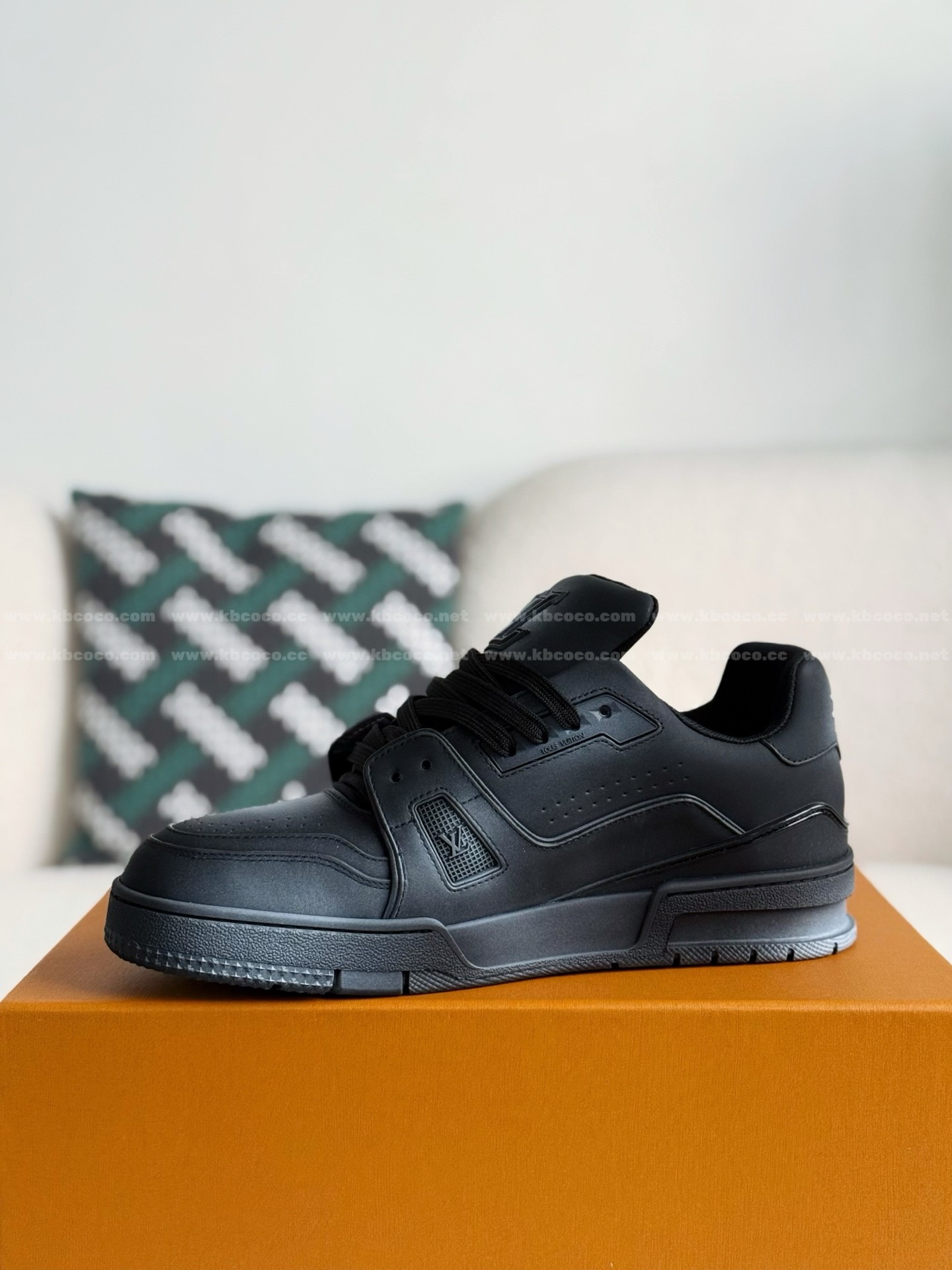 【#5874】 LOUIS VUITTON TRAINER SNEAKERS