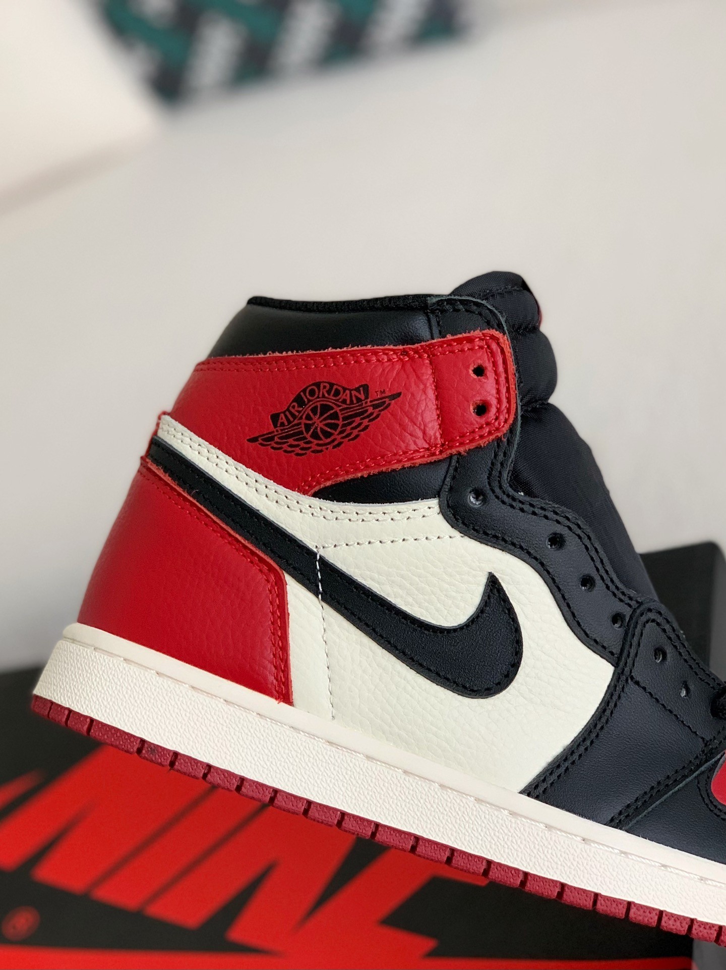 Air Jordan 1 Retro High OG Bred Toe
