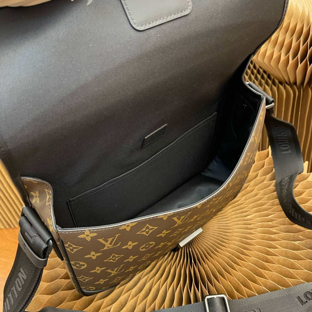 LOUIS VUITTON Archy messenger bag M46328