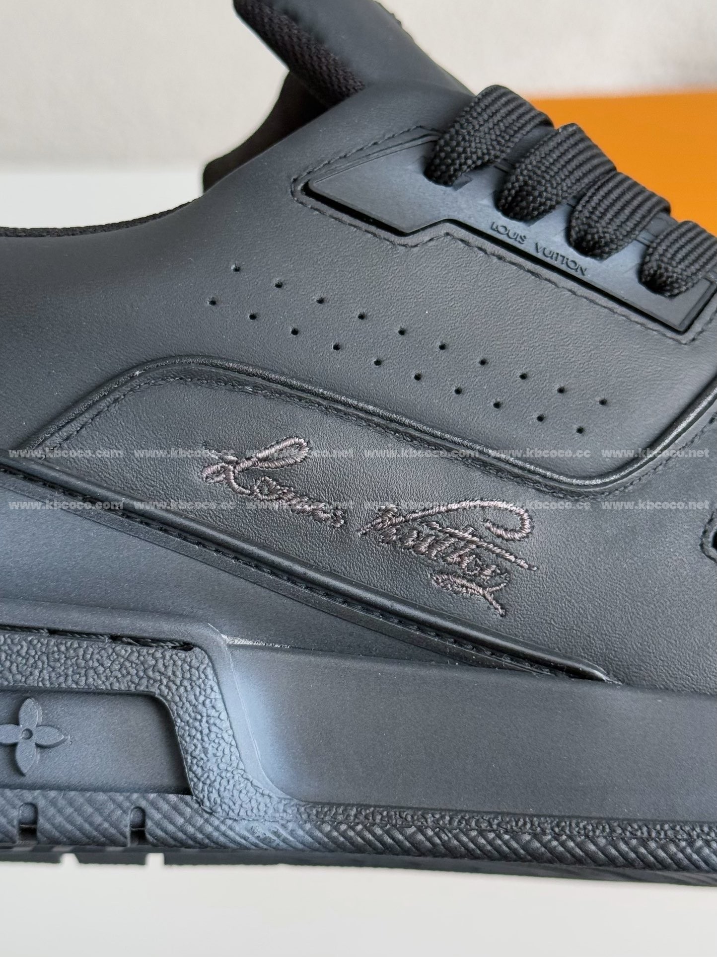 【#4011】 LOUIS VUITTON TRAINER SNEAKERS