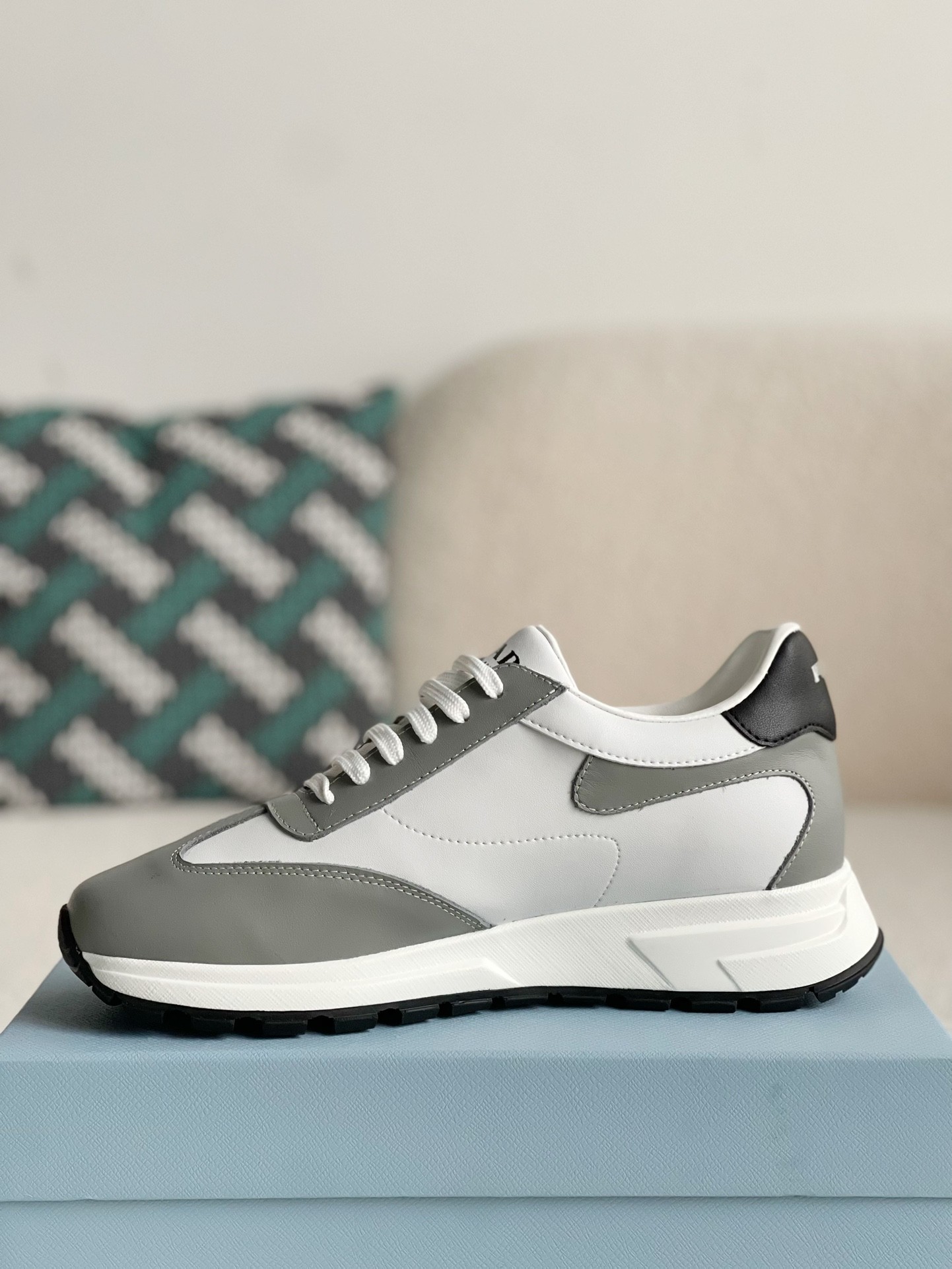 【#617】 Prada Sneakers