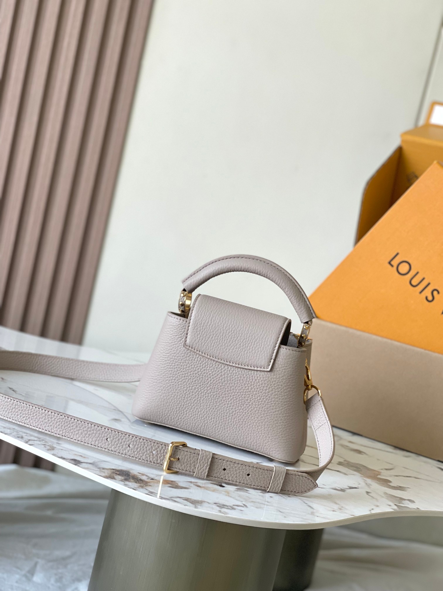 LOUIS VUITTON Capucines Handbag/Top Quality M11341