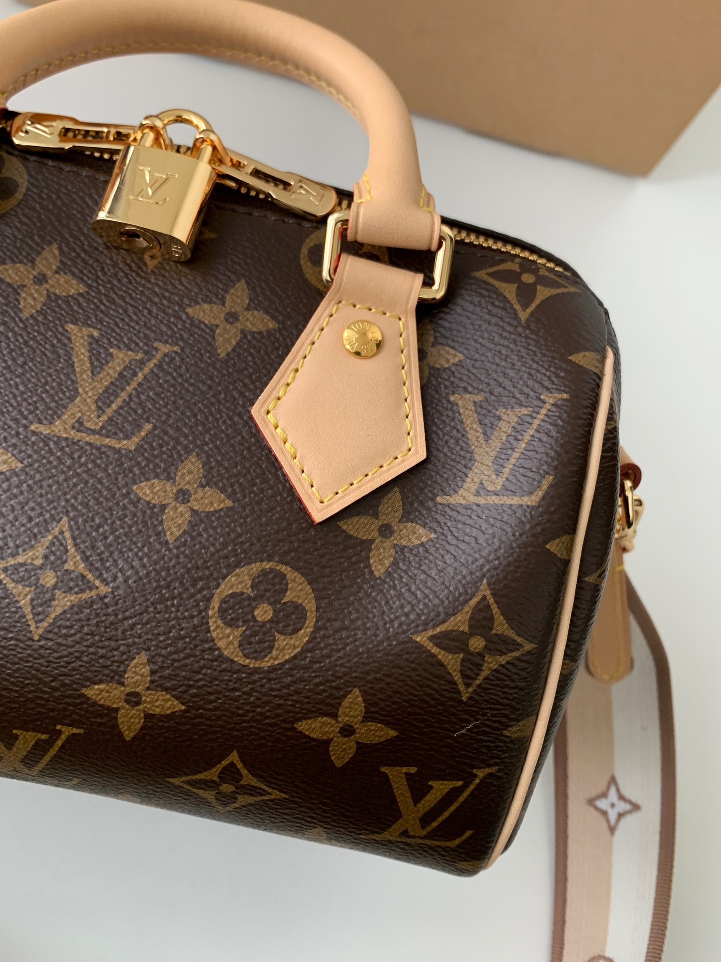 Louis Vuitton Speedy Bandoulière 20 M46222 Top Quality