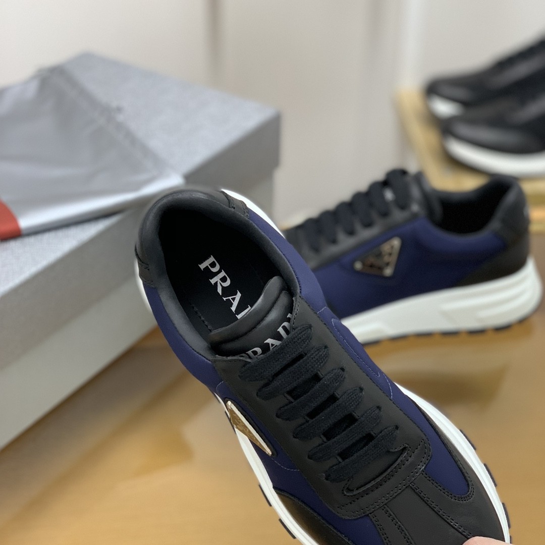 【#611】 Prada Sneakers