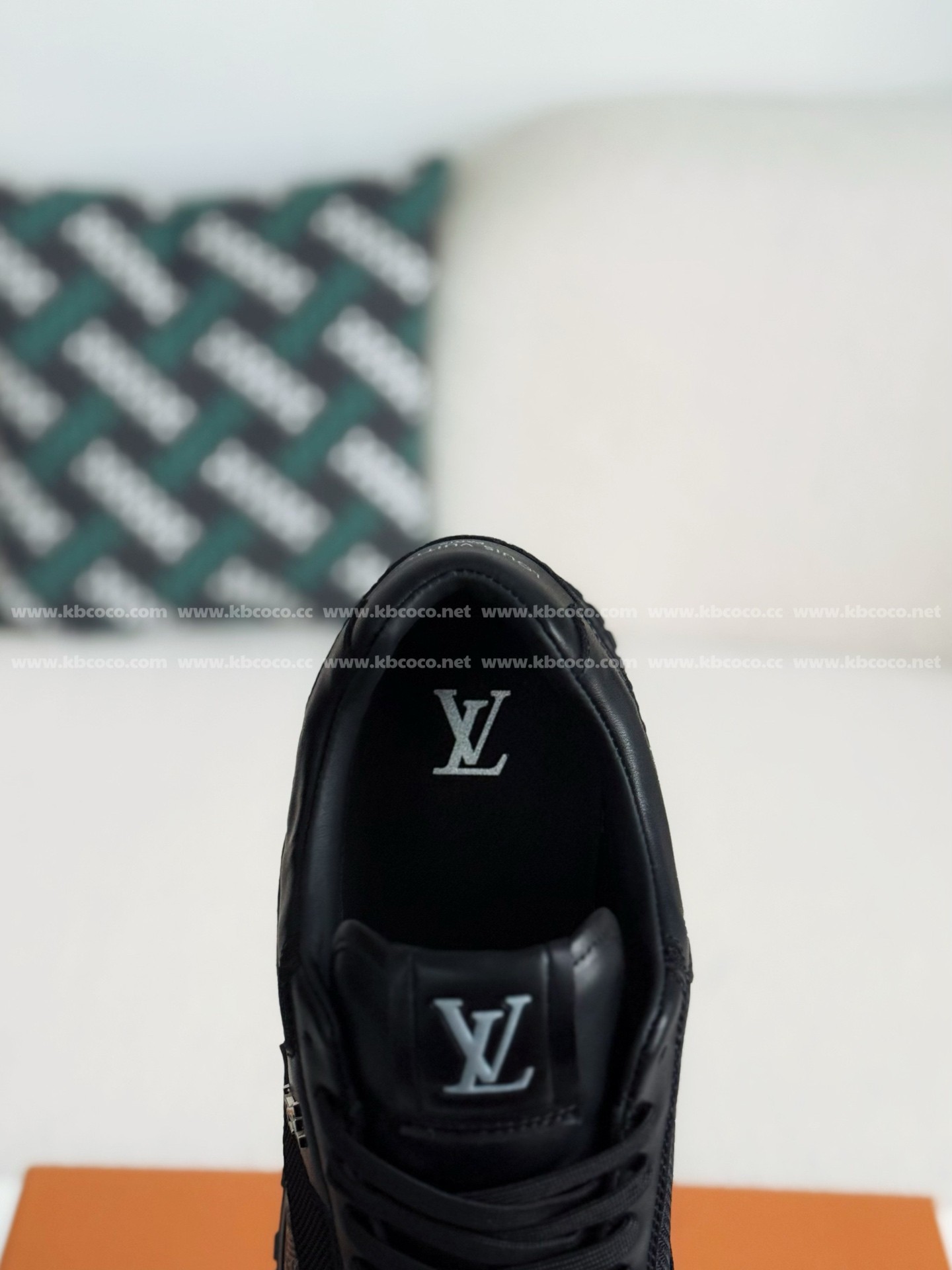 【#5391】 LOUIS VUITTON RUN AWAYCASUAL SHOES