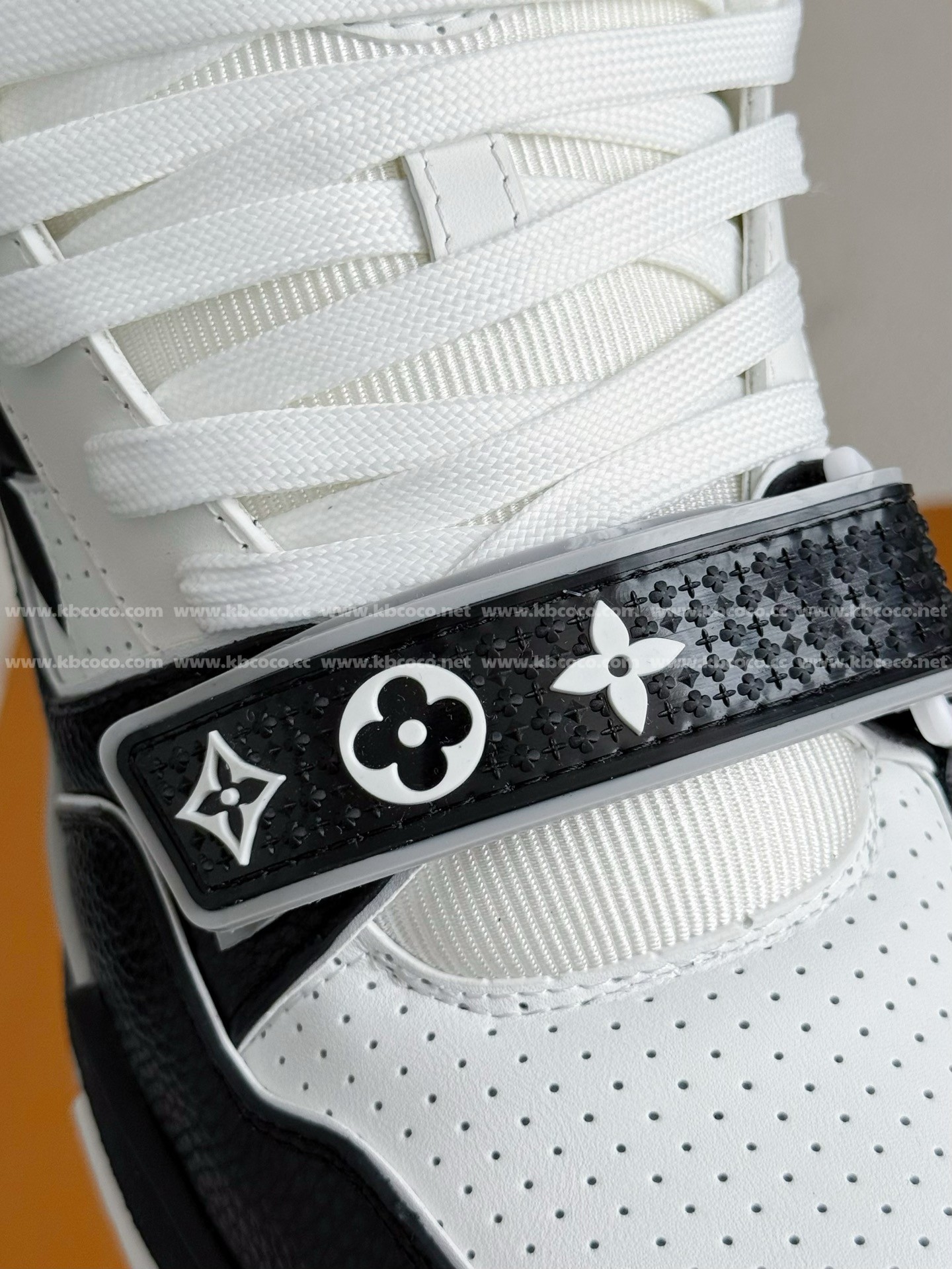 【#4634】 LOUIS VUITTON TRAINER SNEAKERS