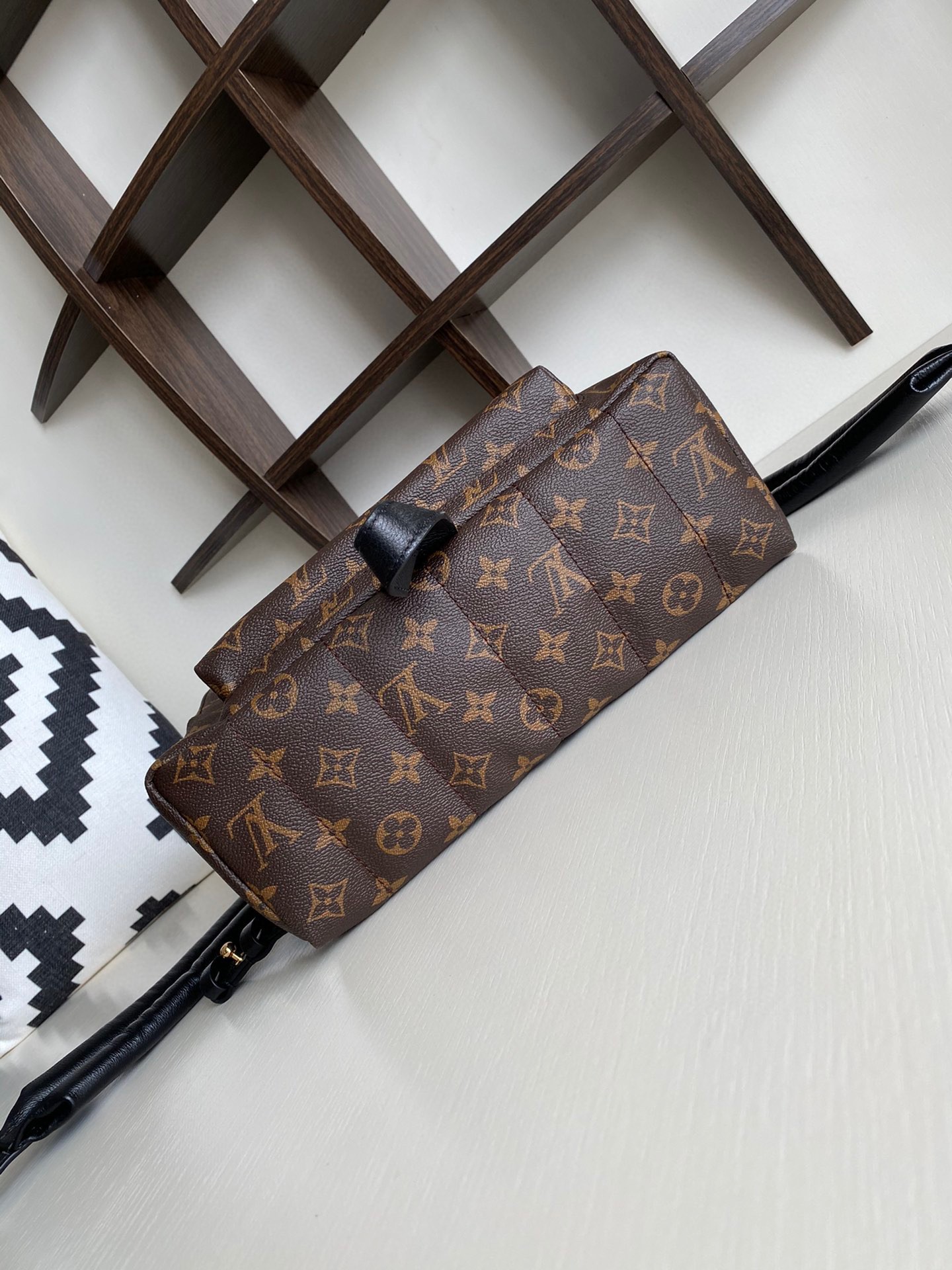 LOUIS VUITTON Palm Springs MM M44874