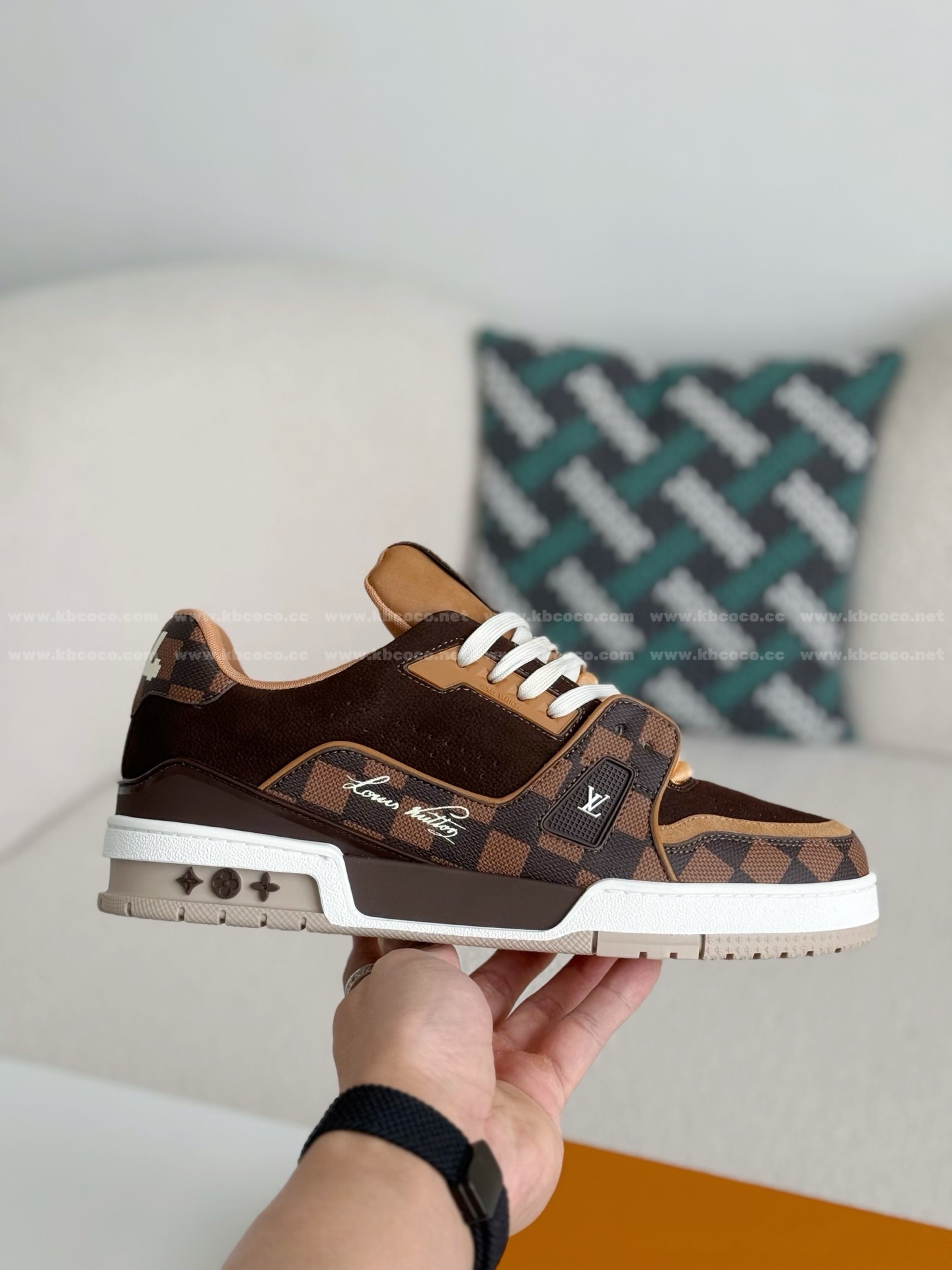 【#5910】 LOUIS VUITTON x NIGO TRAINER FW25 SNEAKERS