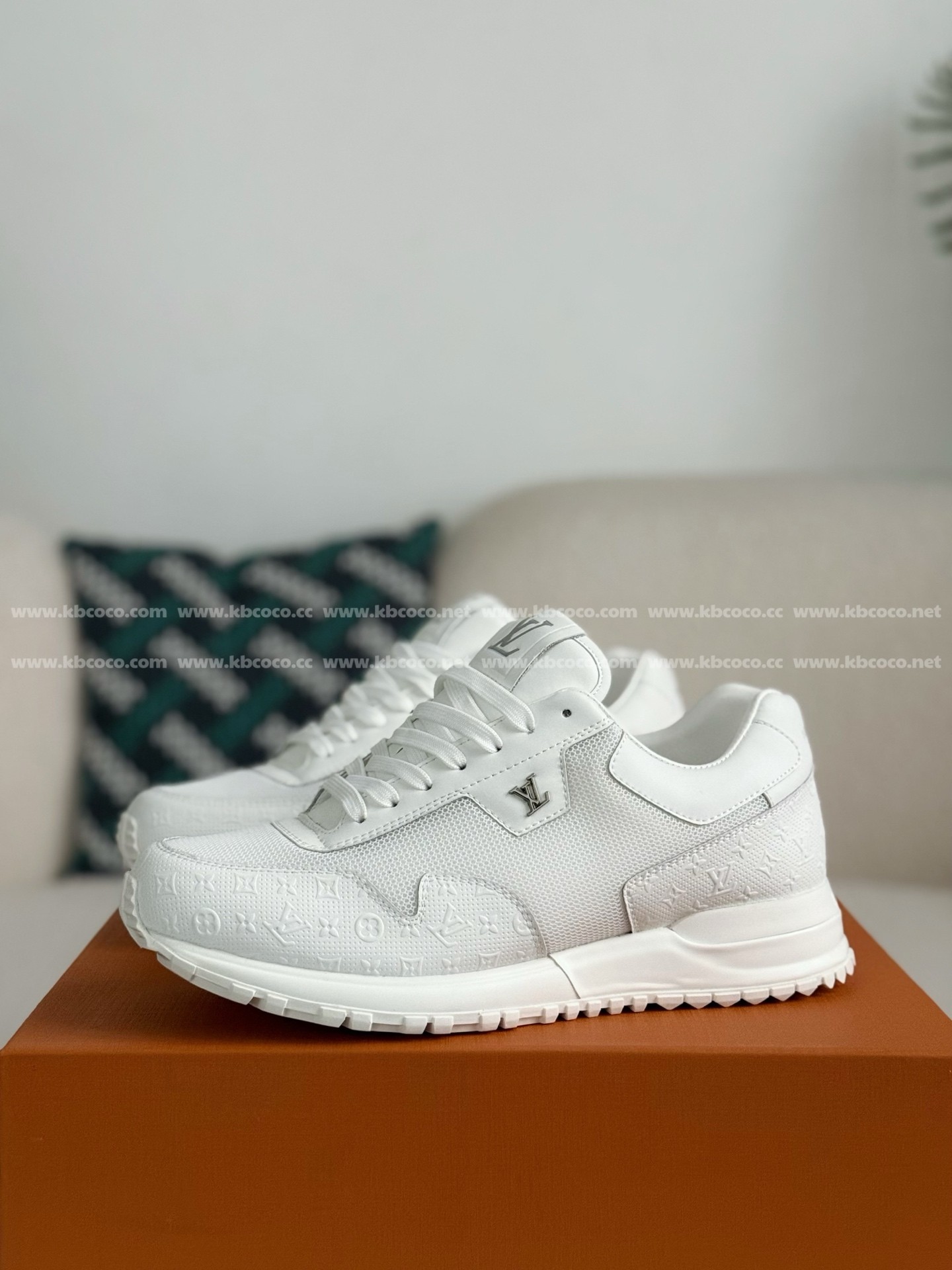 【#5392】 LOUIS VUITTON RUN AWAYCASUAL SHOES