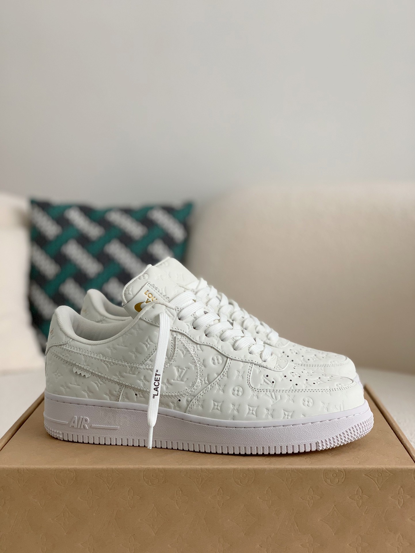 LOUIS VUITTON x NIKE AIR FORCE 1 Sneaker