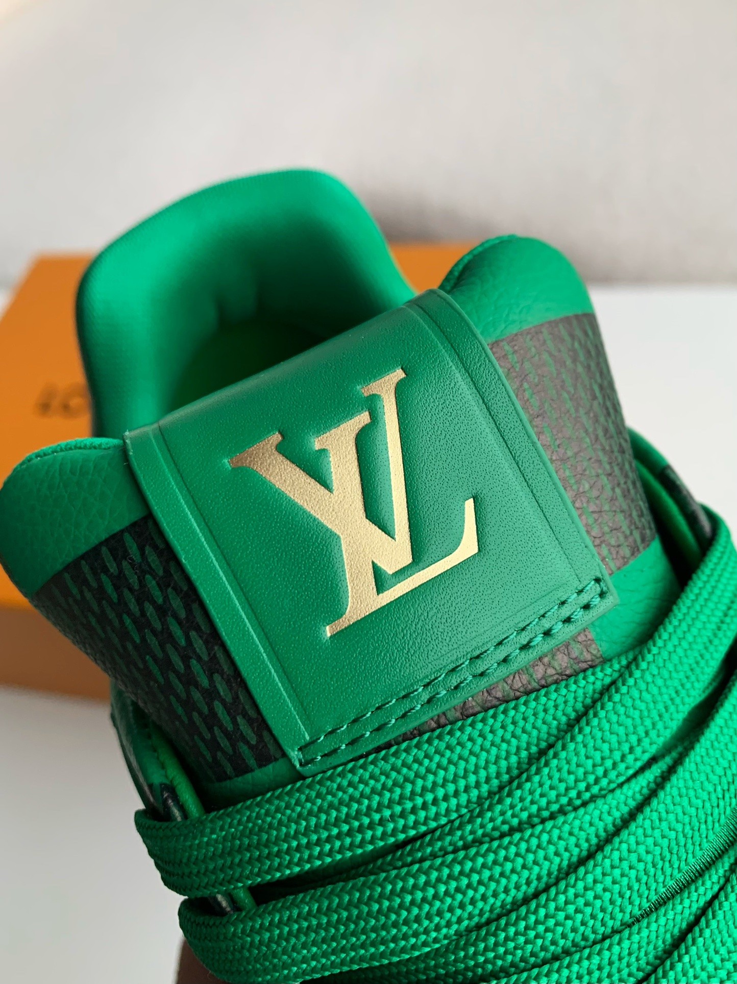 LOUIS VUITTON SNEAKERS