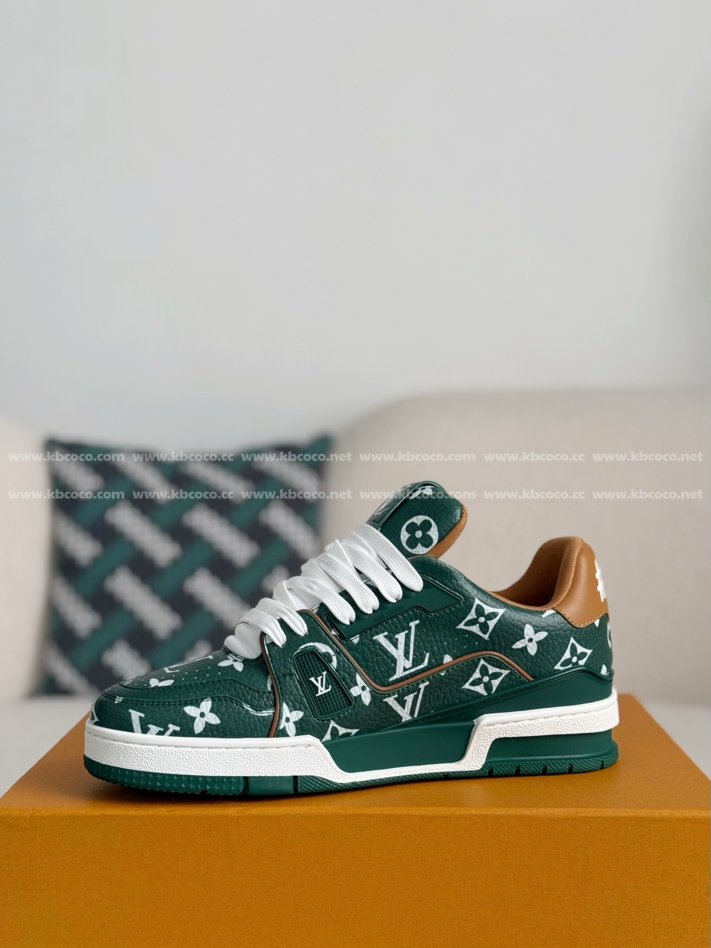 【#4538】 LOUIS VUITTON TRAINER SNEAKERS