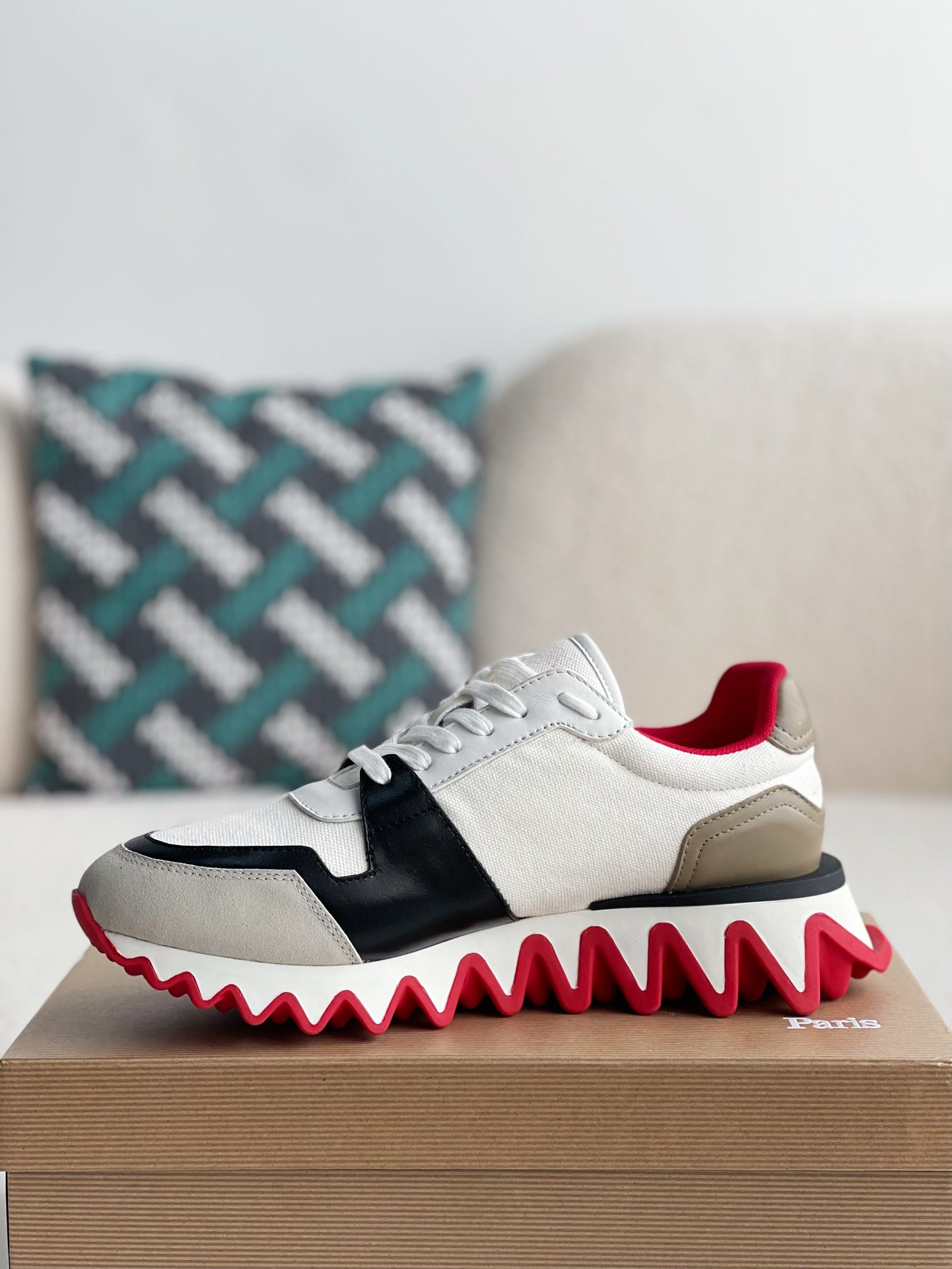 【#3013】 Christian Louboutin Sneakers