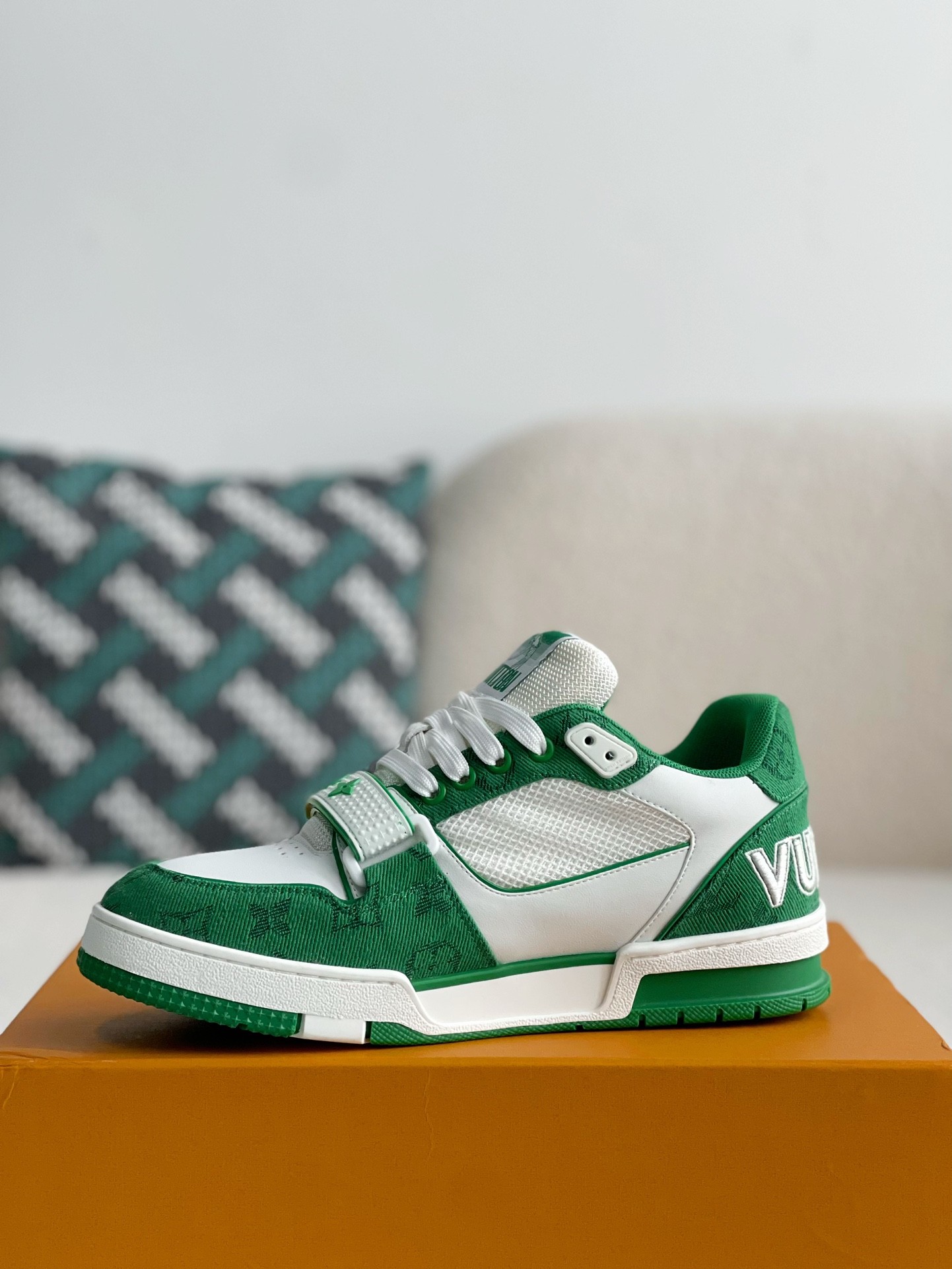 LOUIS VUITTON SNEAKERS