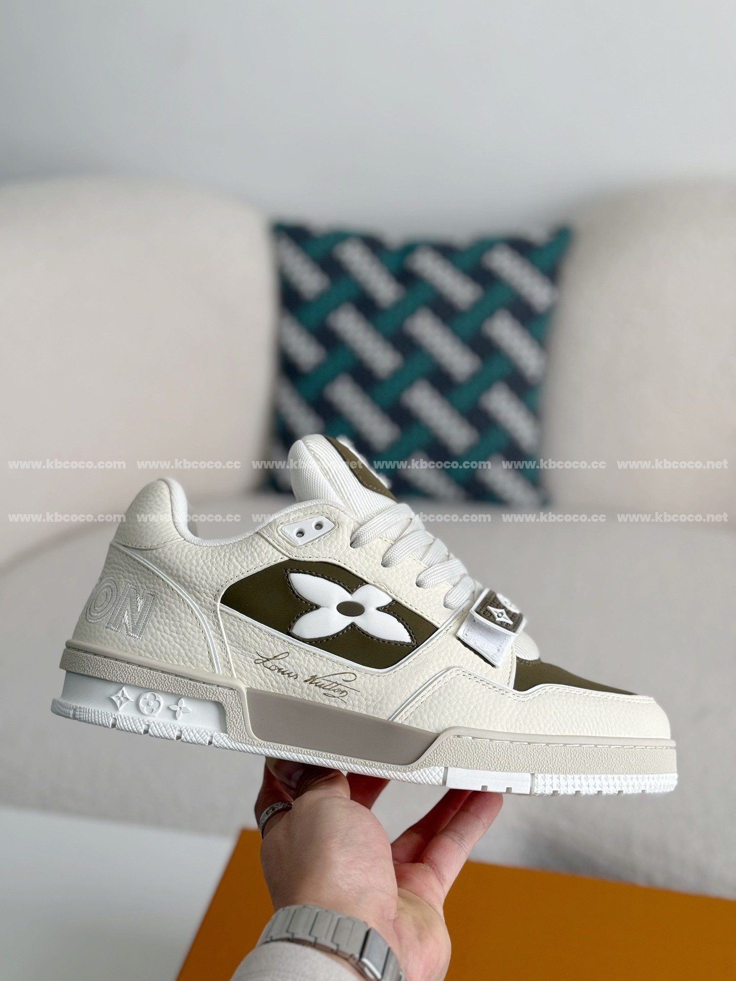 【#4116】 LOUIS VUITTON RUNNER TATIC SNEAKERS