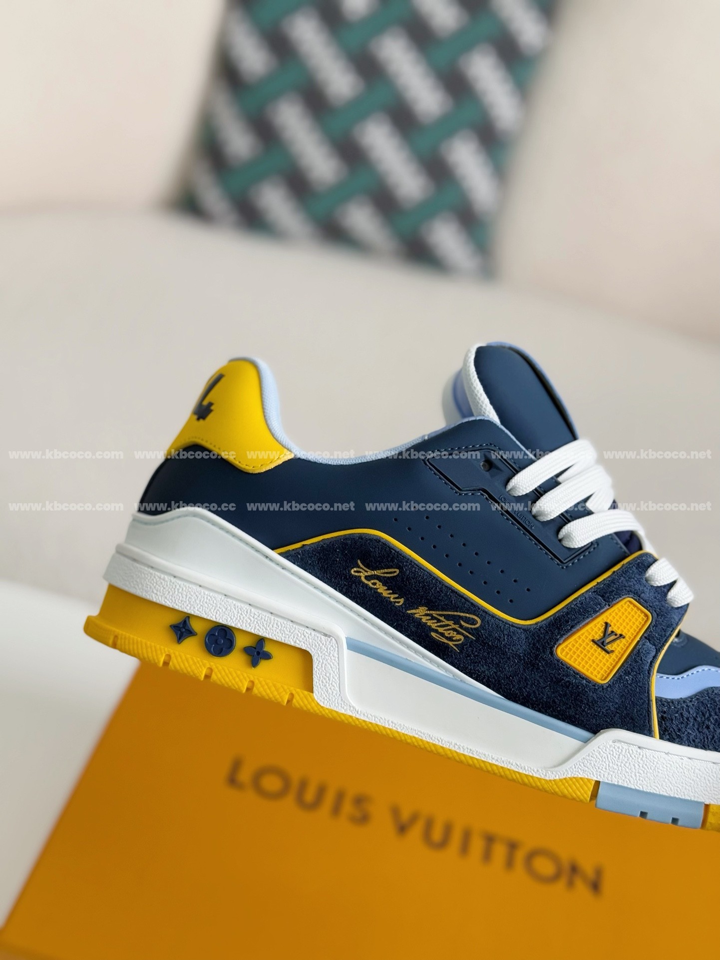 【#3992】 LOUIS VUITTON TRAINER SNEAKERS