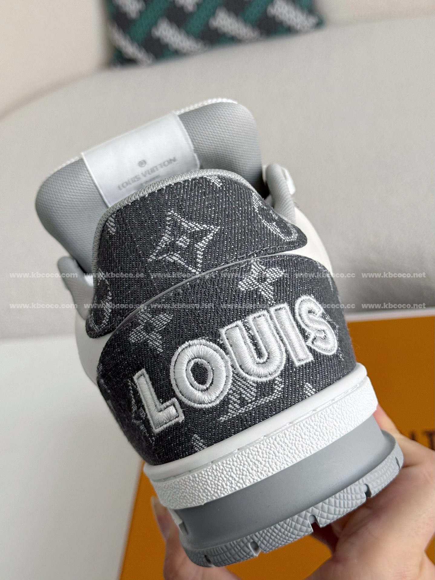 【#3944】 LOUIS VUITTON TRAINER SNEAKERS