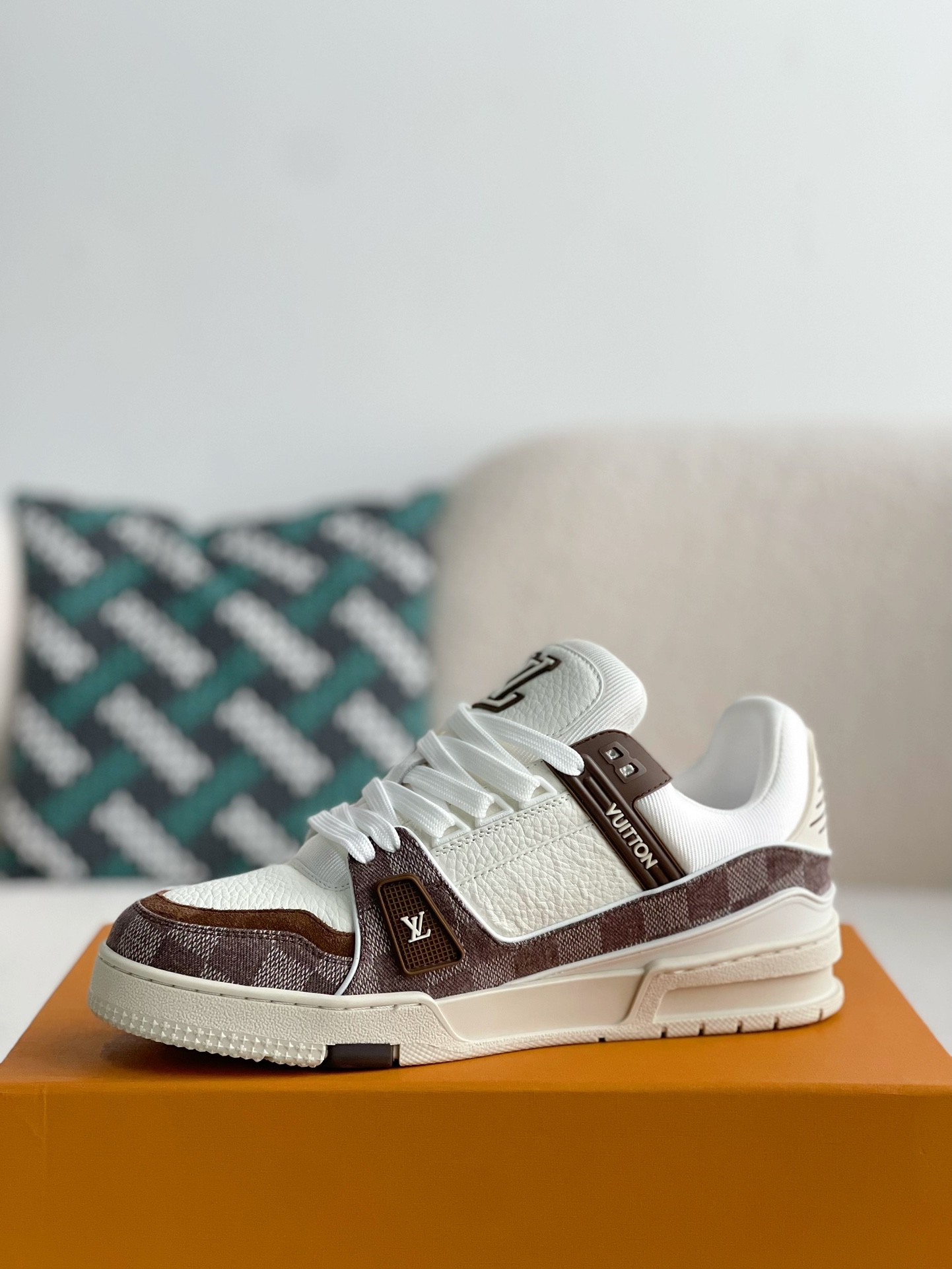 【#3135】LOUIS VUITTON TRAINER SNEAKERS