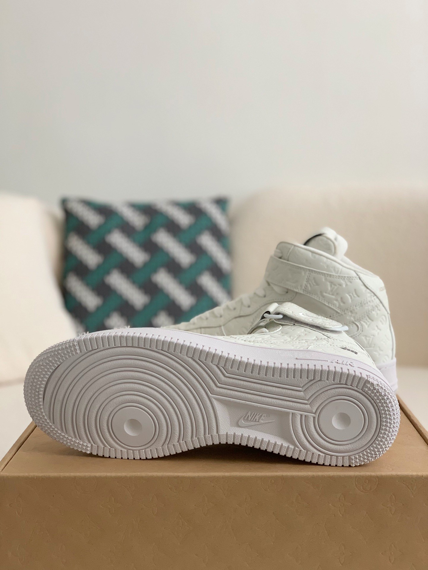 LOUIS VUITTON X NIKE AIR FORCE 1 high Sneaker