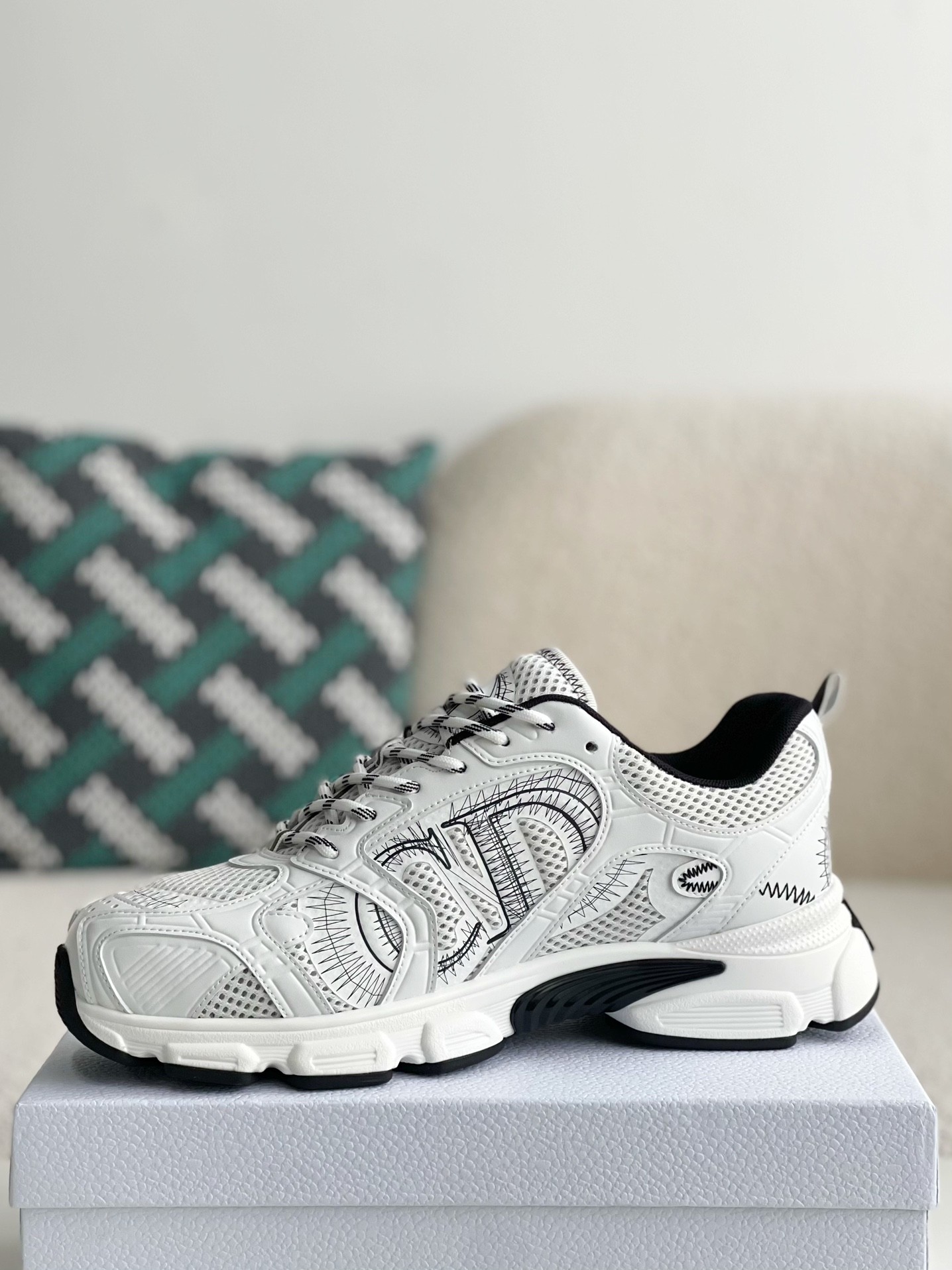 DlOR Running Sneakers