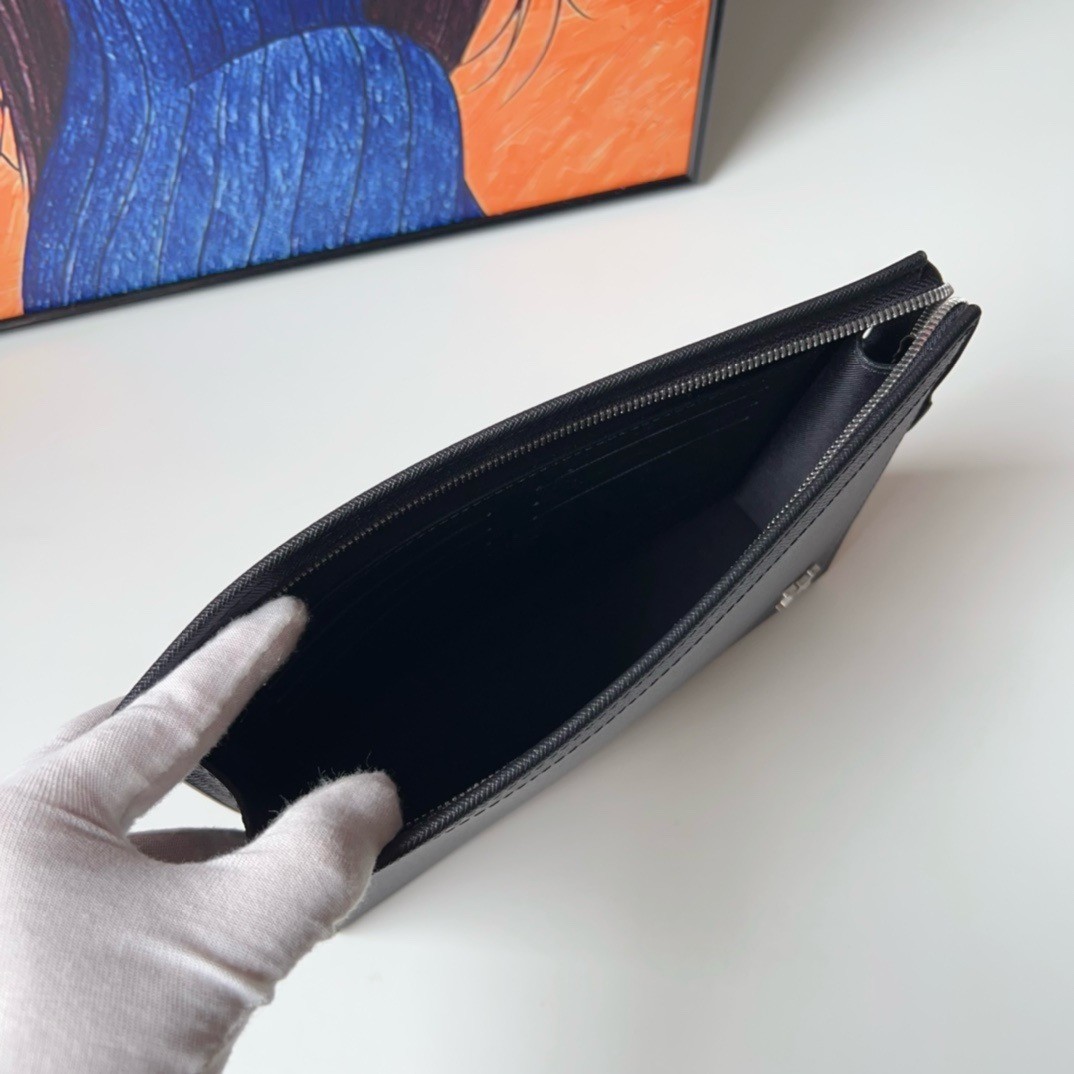 LOUlS VUITTON calfskin protecti Vecase clutch M30450